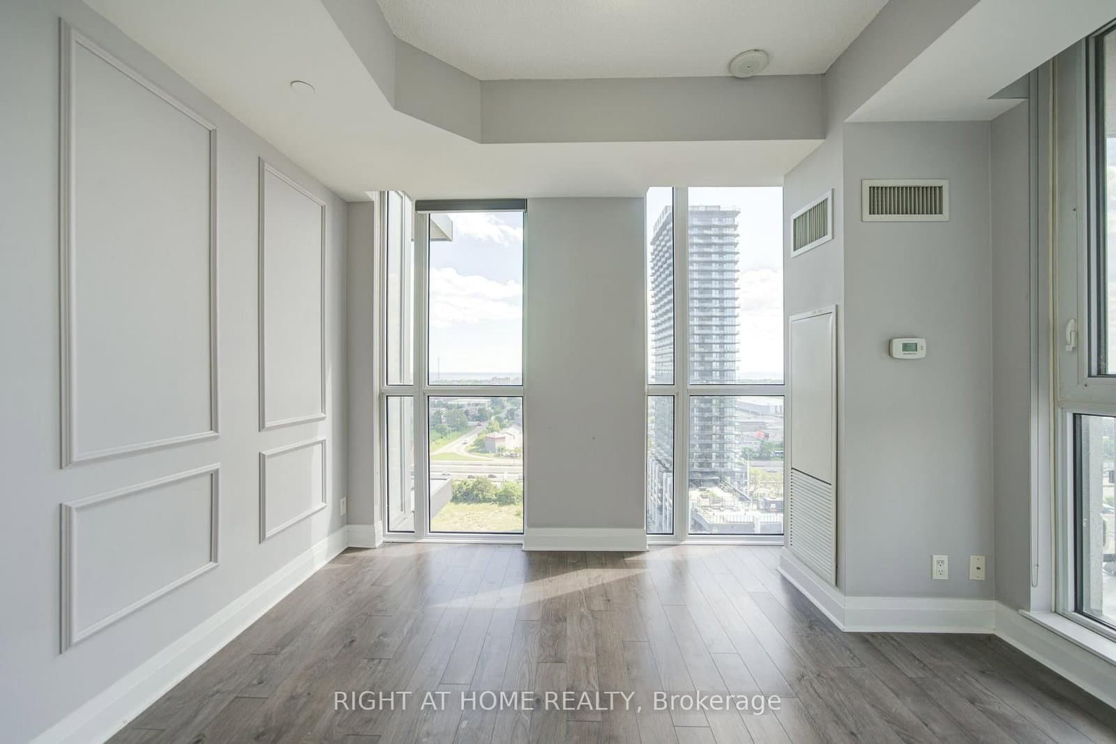 15 Zorra Street, Unit 1807 thumbnail 18