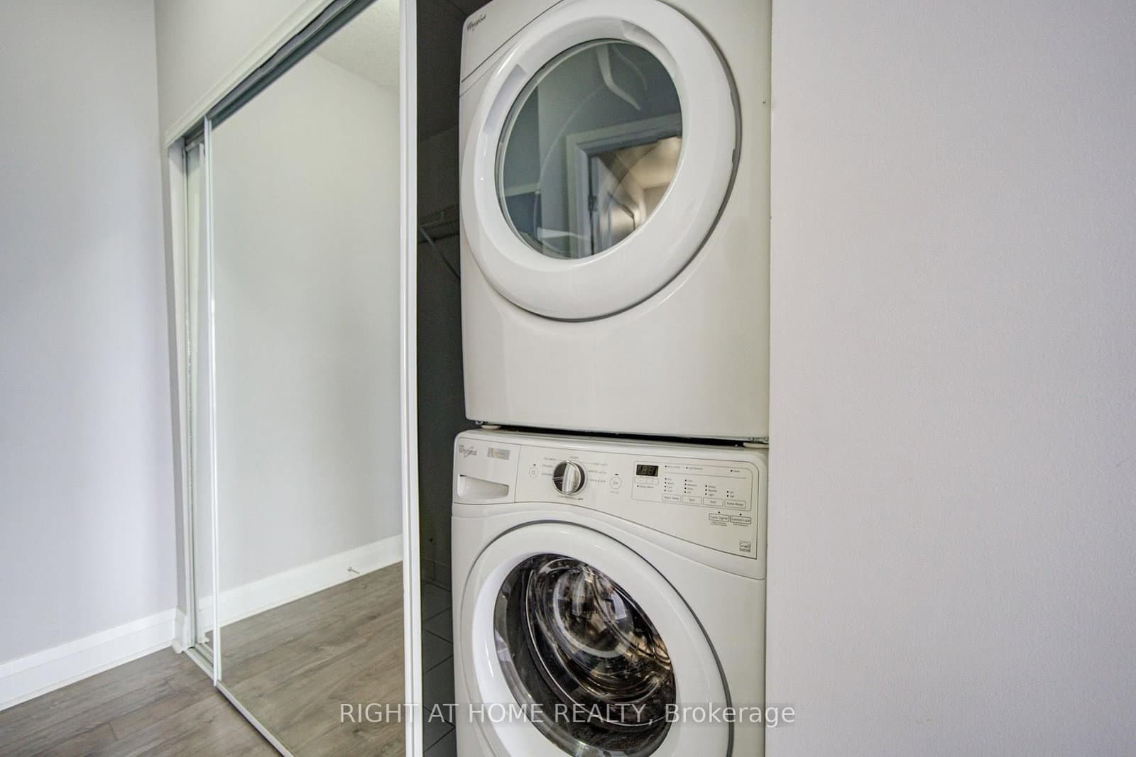 15 Zorra Street, Unit 1807 thumbnail 25