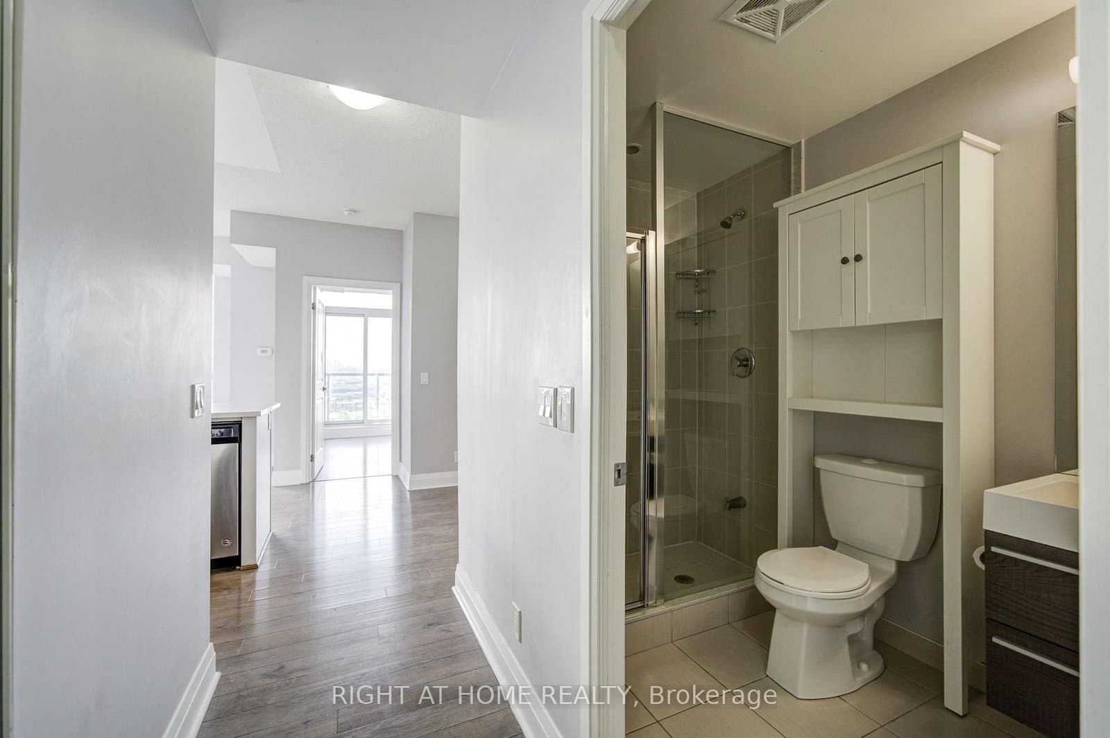 15 Zorra Street, Unit 1807 thumbnail 4