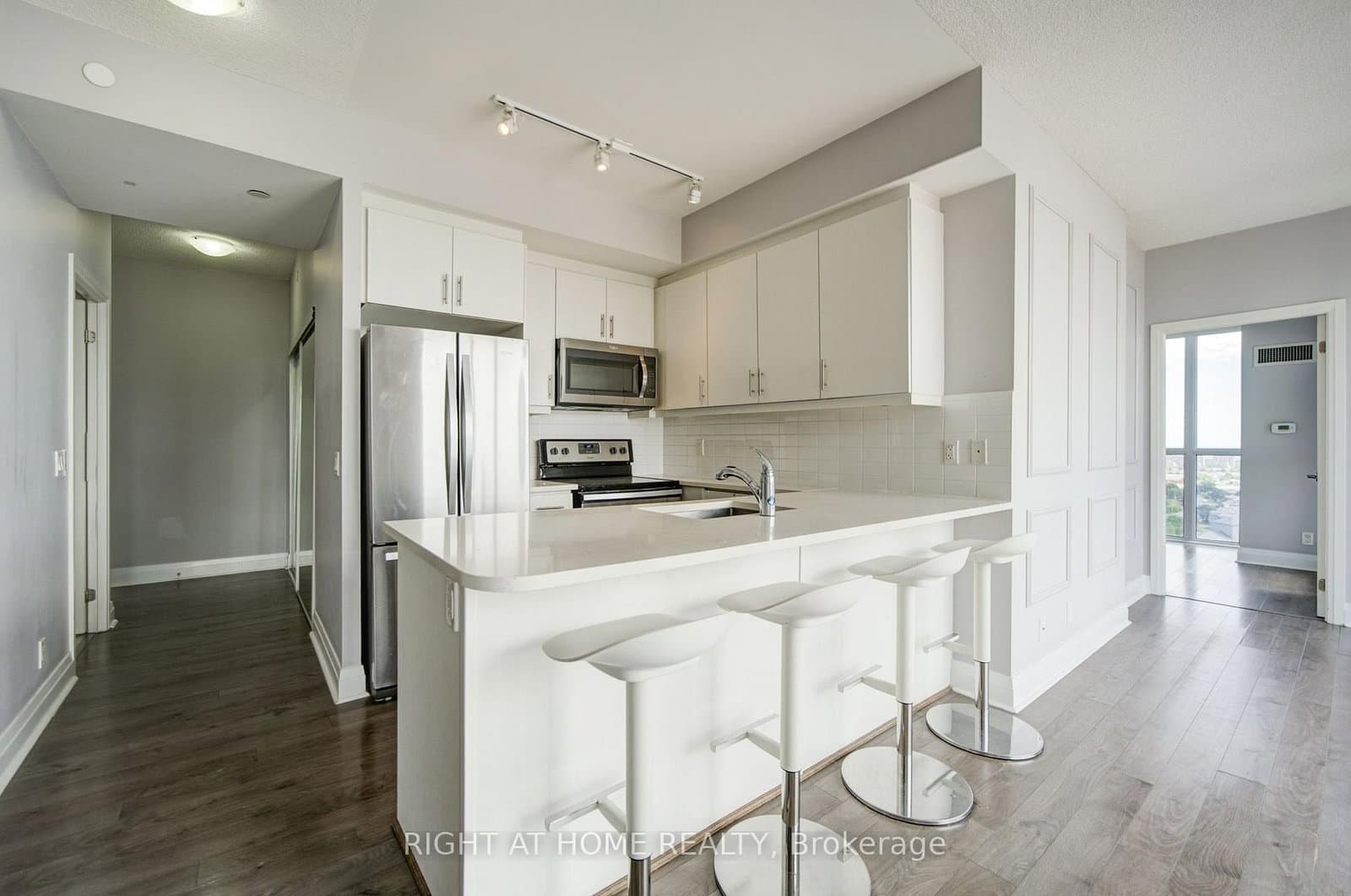 15 Zorra Street, Unit 1807 thumbnail 8