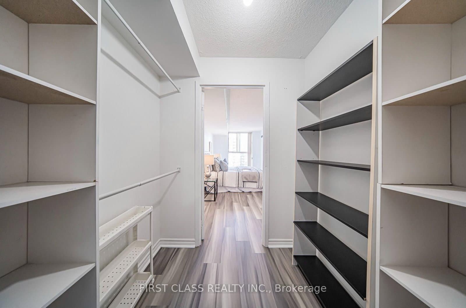 2091 Hurontario Street, Unit 810 thumbnail 14