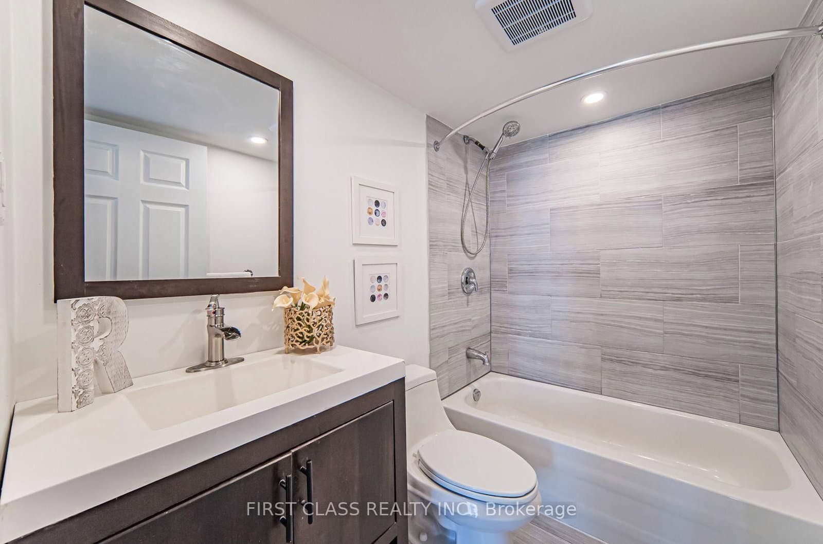 2091 Hurontario Street, Unit 810 thumbnail 16
