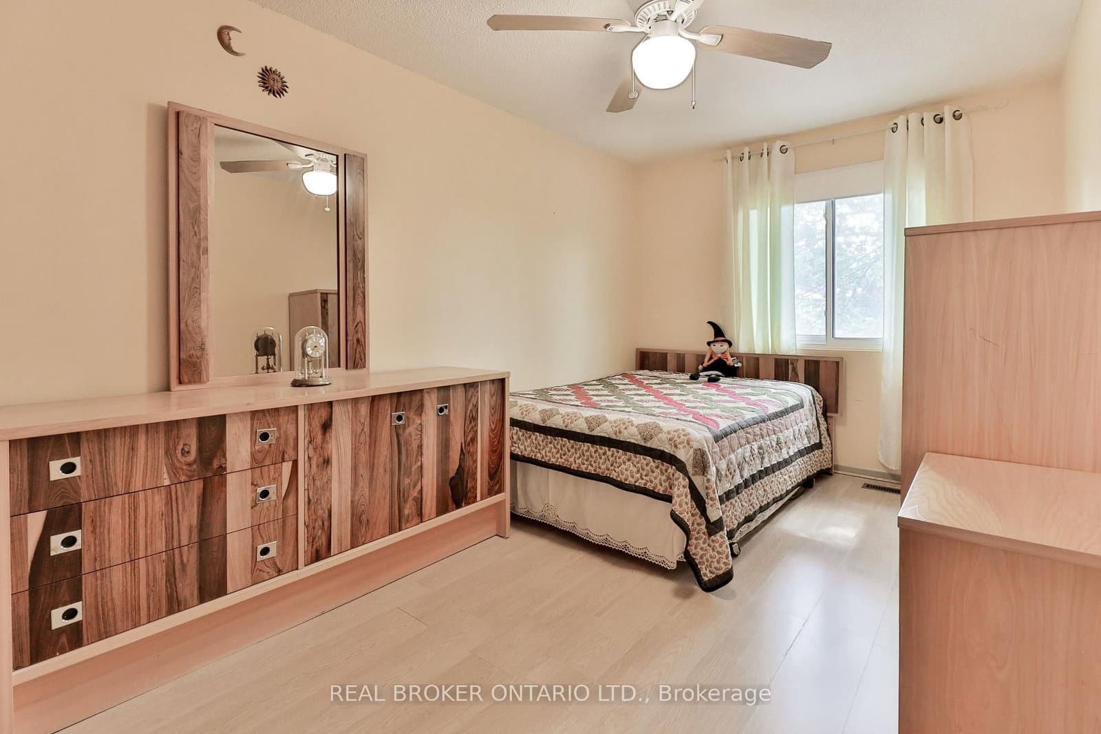 1764 Rathburn Road E, Unit 16 thumbnail 14