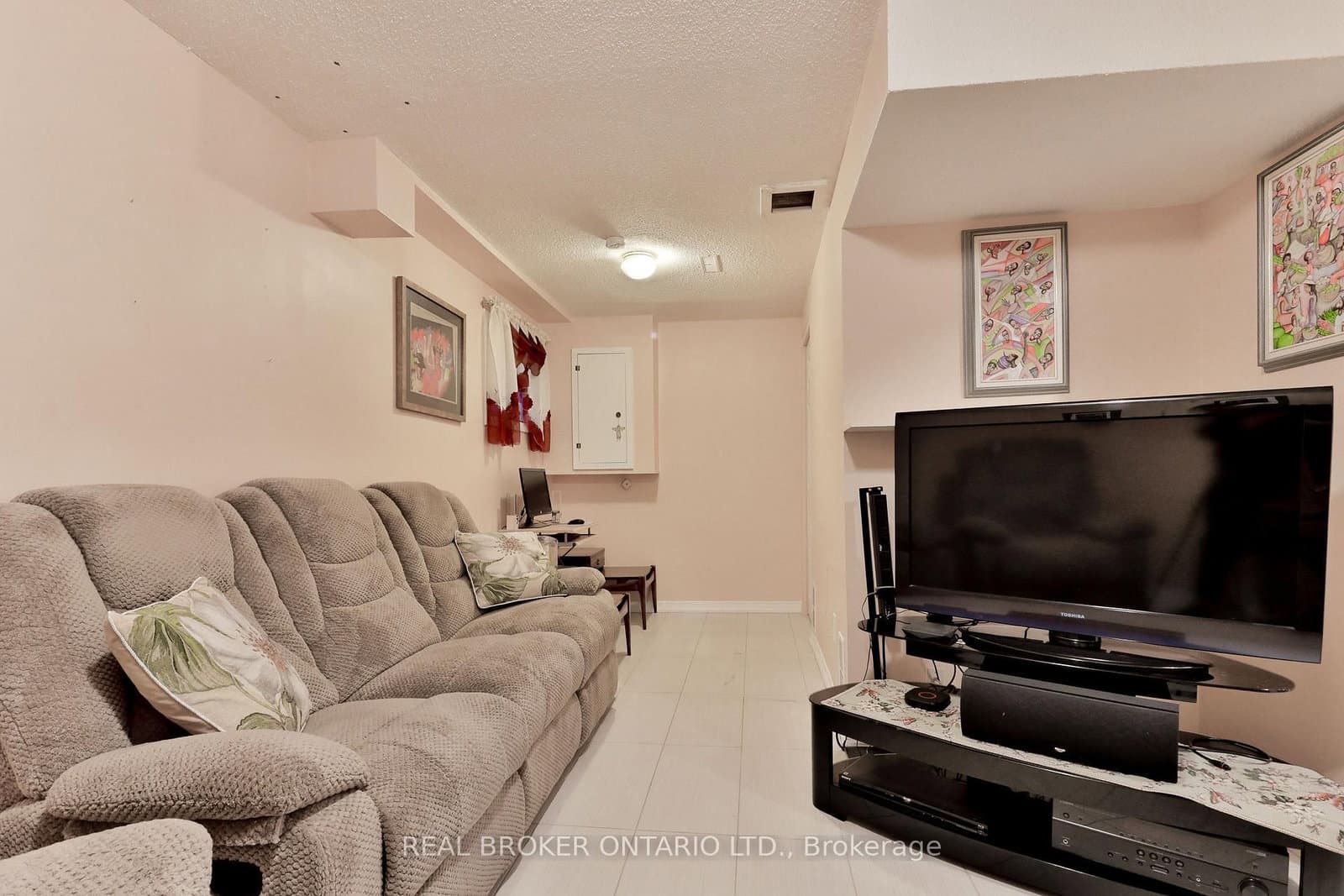1764 Rathburn Road E, Unit 16 thumbnail 4