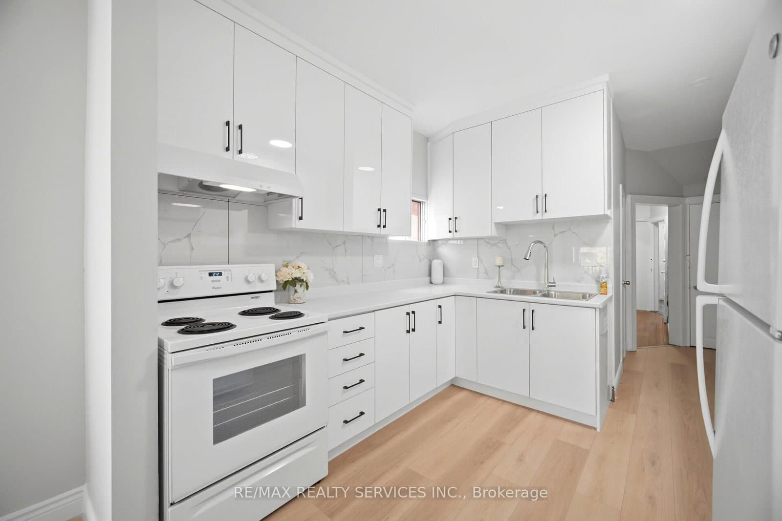 1147 Dufferin Street thumbnail 10