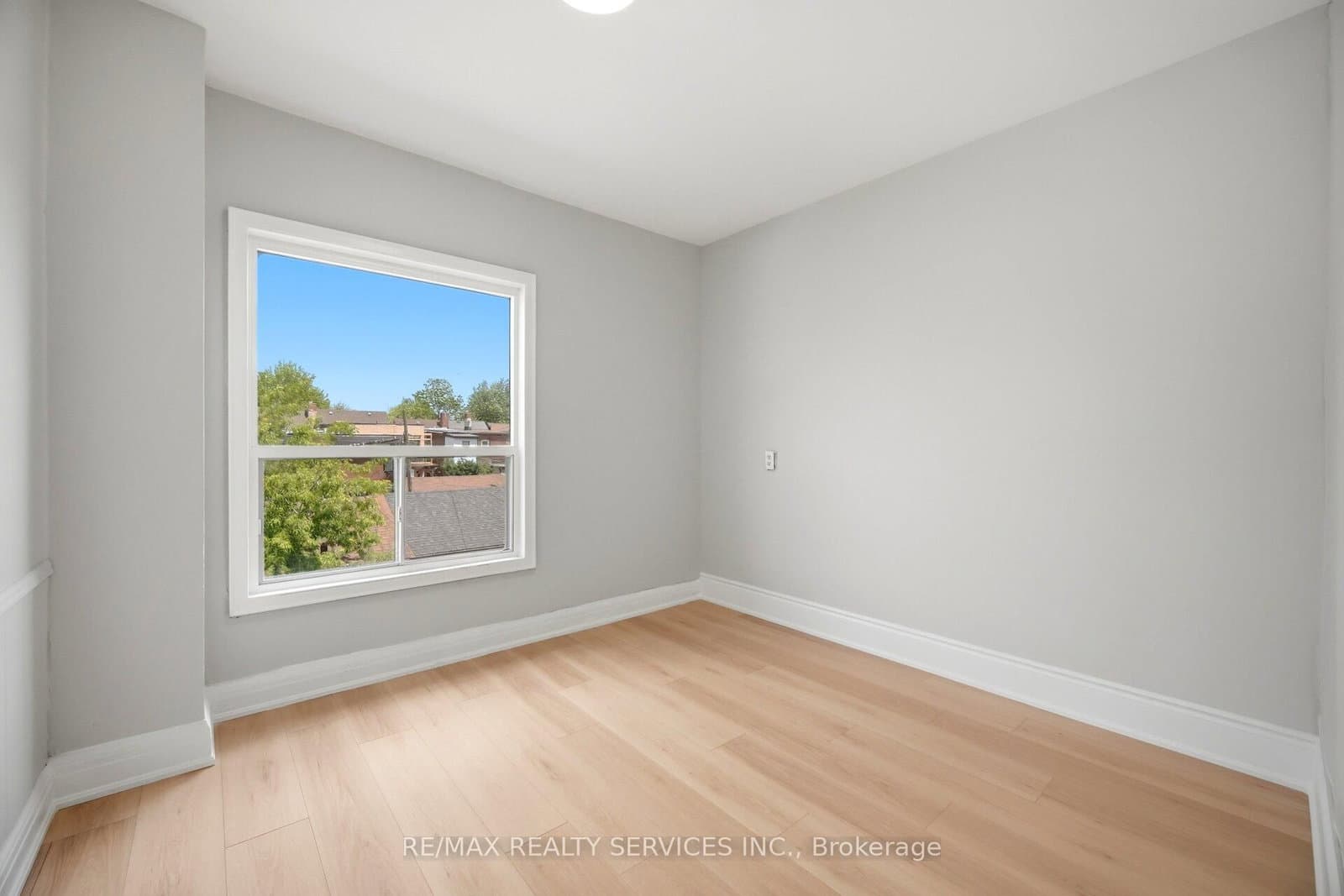 1147 Dufferin Street thumbnail 26