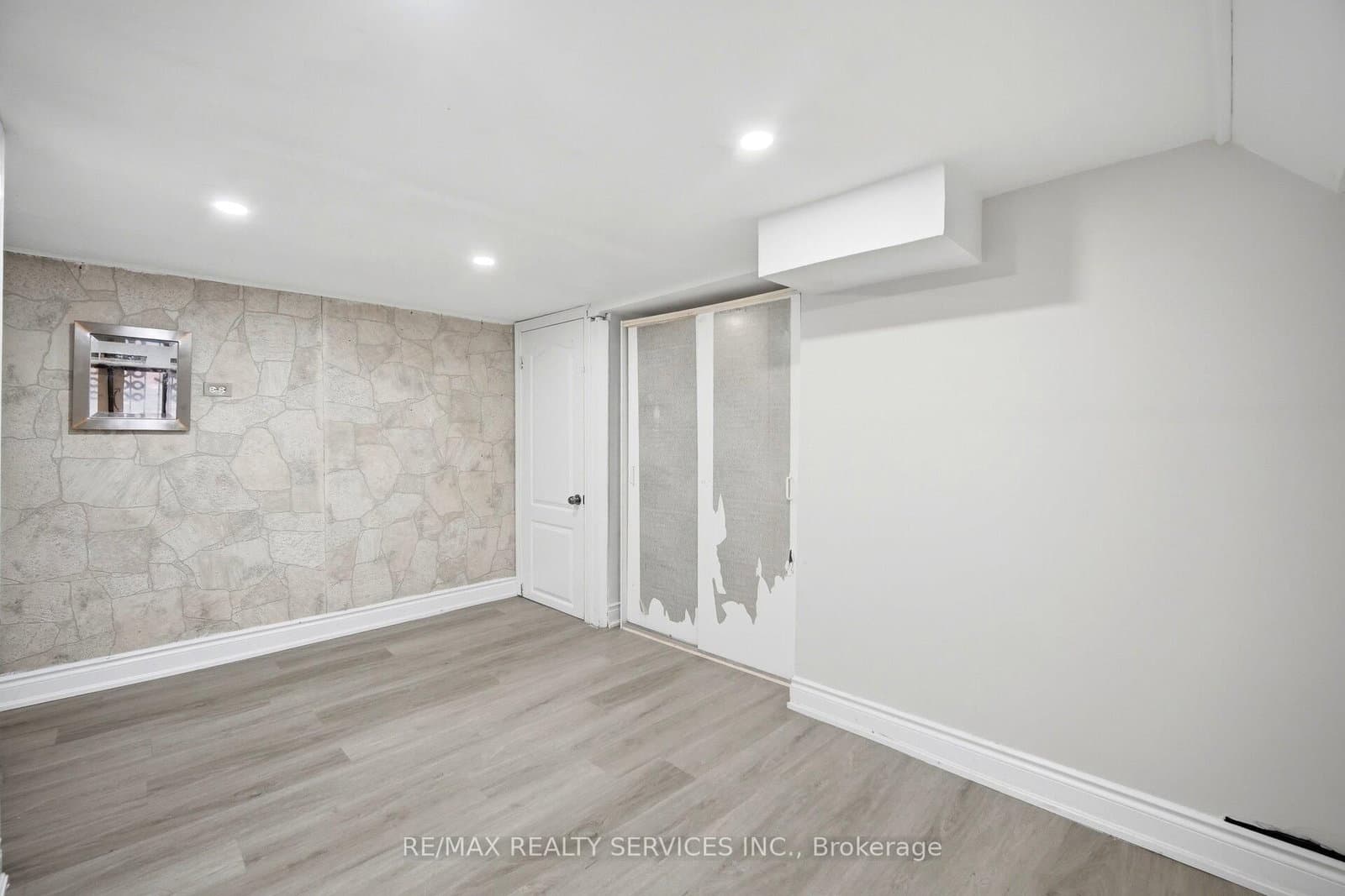 1147 Dufferin Street thumbnail 36