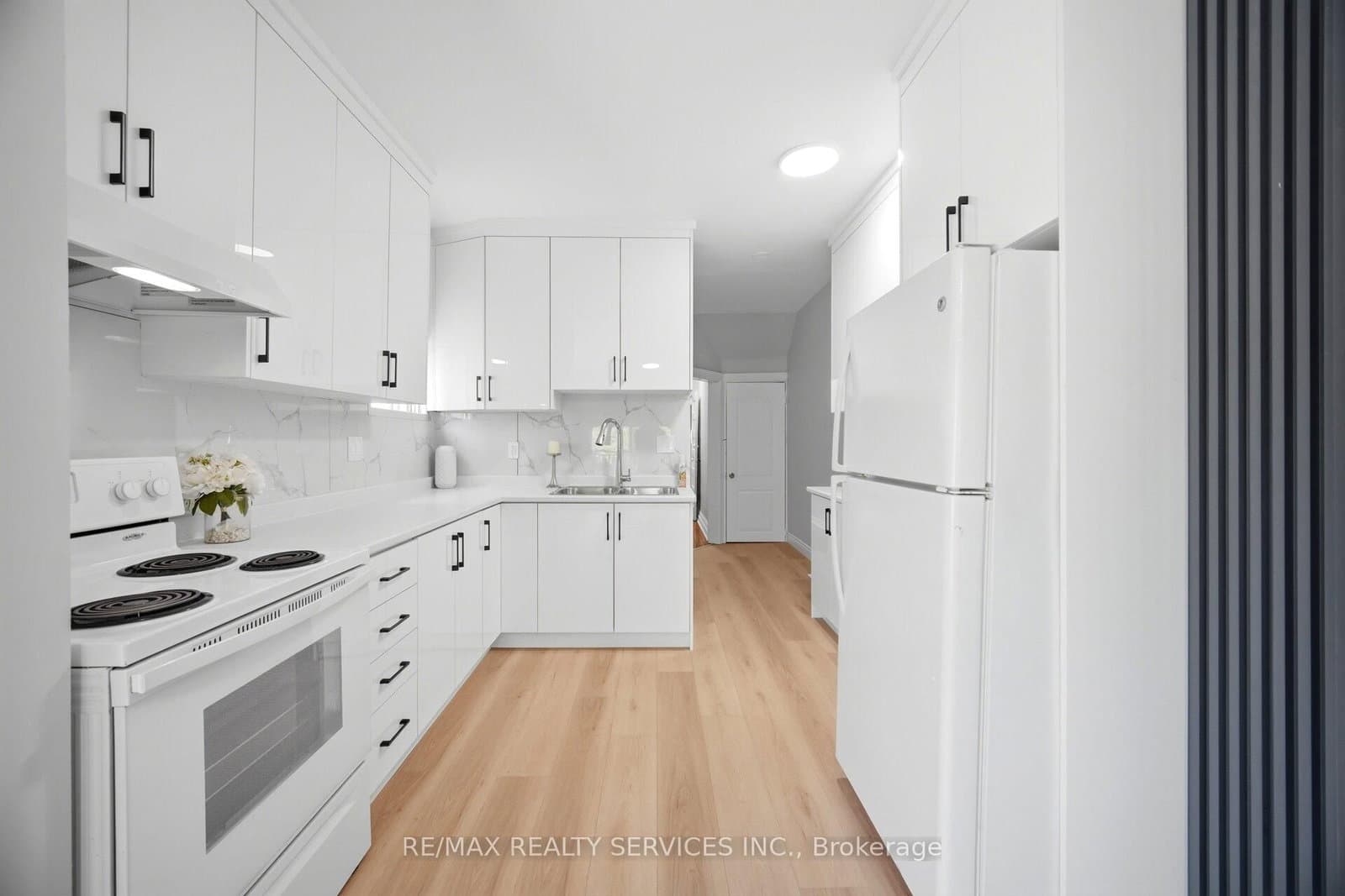 1147 Dufferin Street thumbnail 9