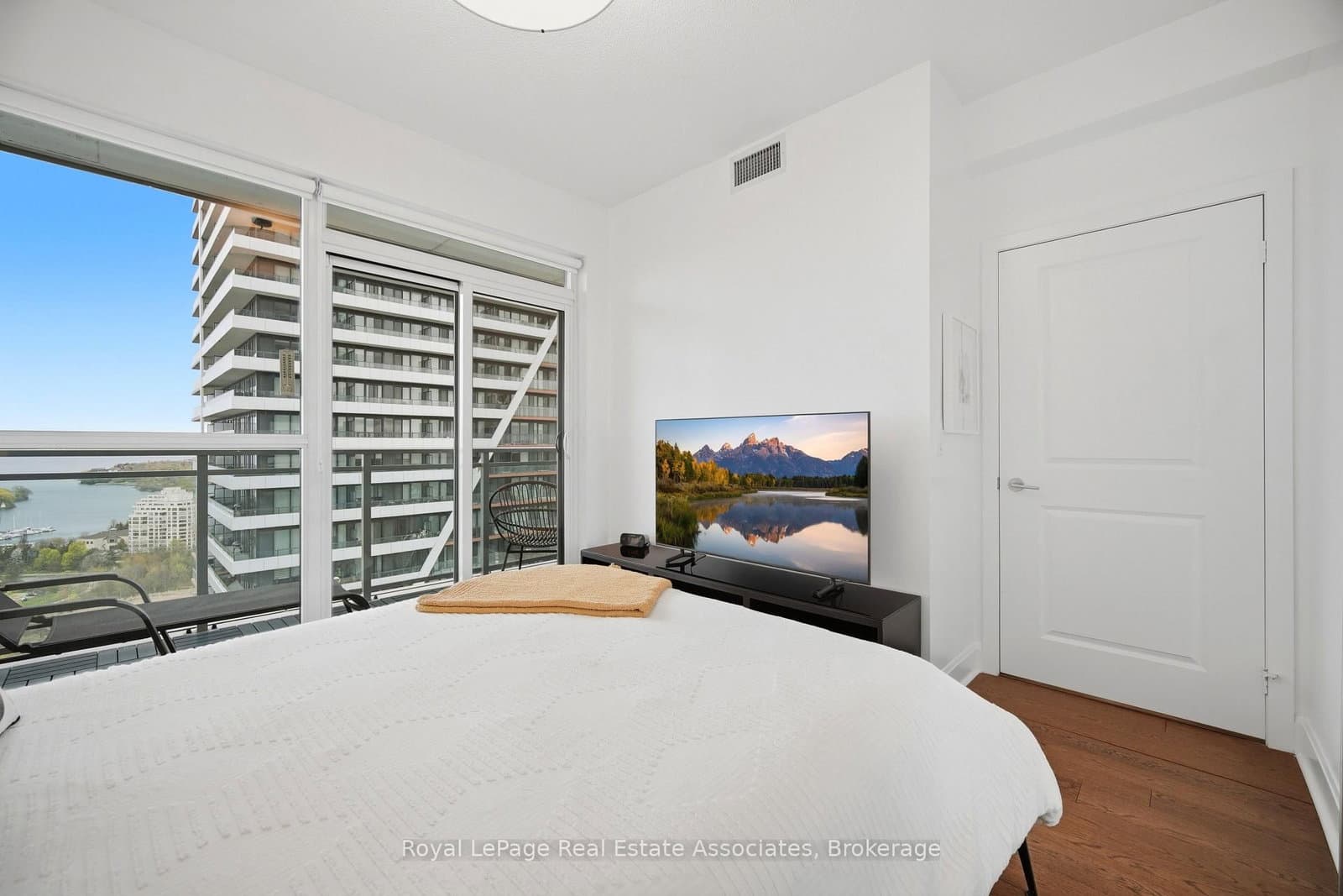 33 Shore Breeze Drive, Unit 2301 thumbnail 20