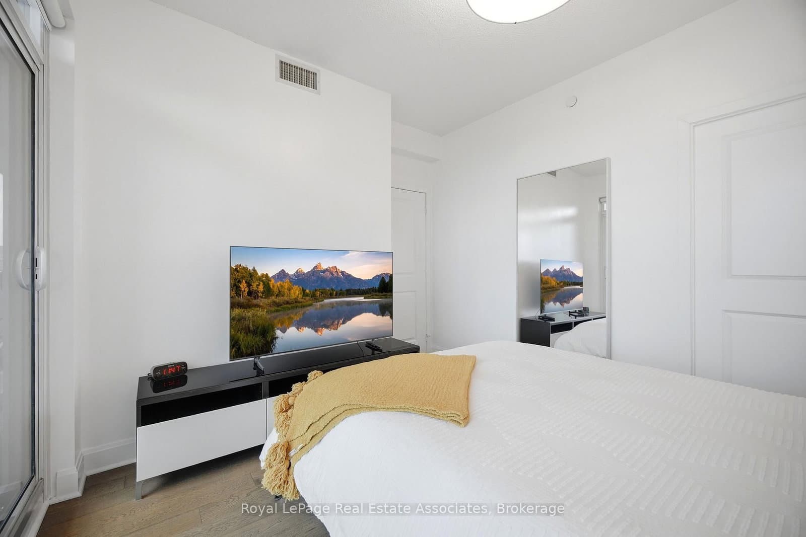 33 Shore Breeze Drive, Unit 2301 thumbnail 22