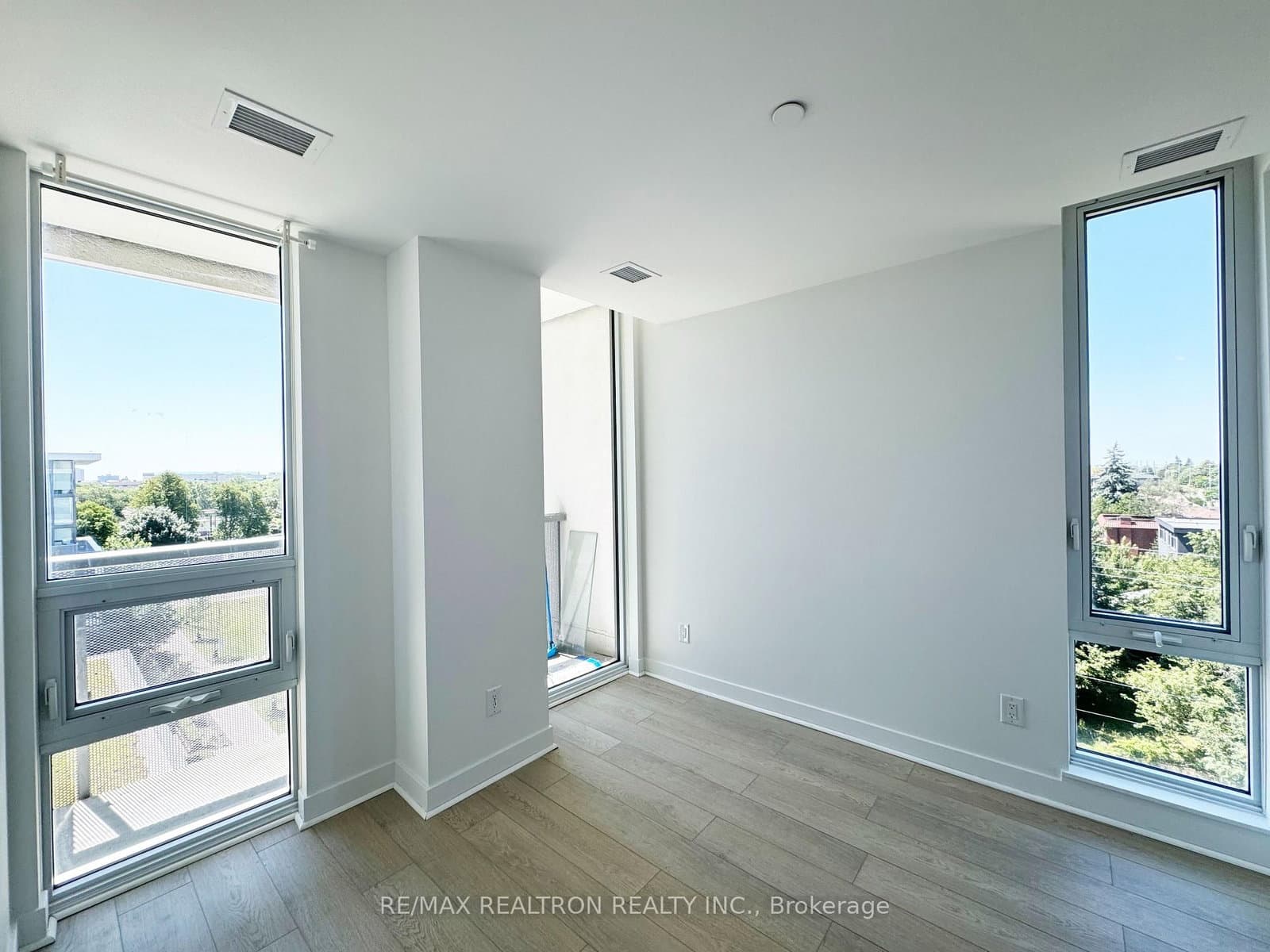160 Flemington Road, Unit 715 thumbnail 11