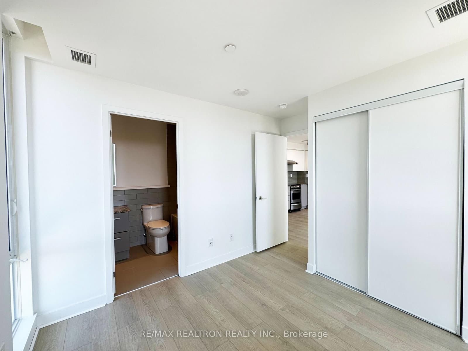 160 Flemington Road, Unit 715 thumbnail 12