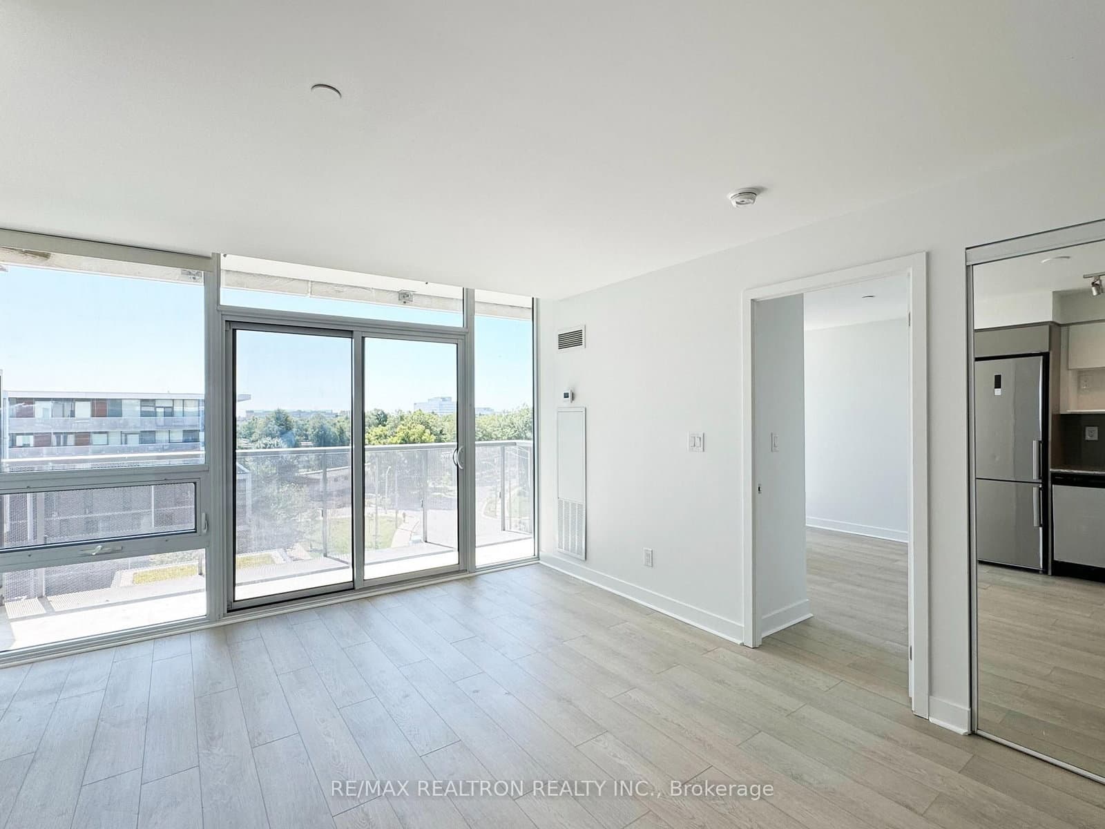 160 Flemington Road, Unit 715 thumbnail 3