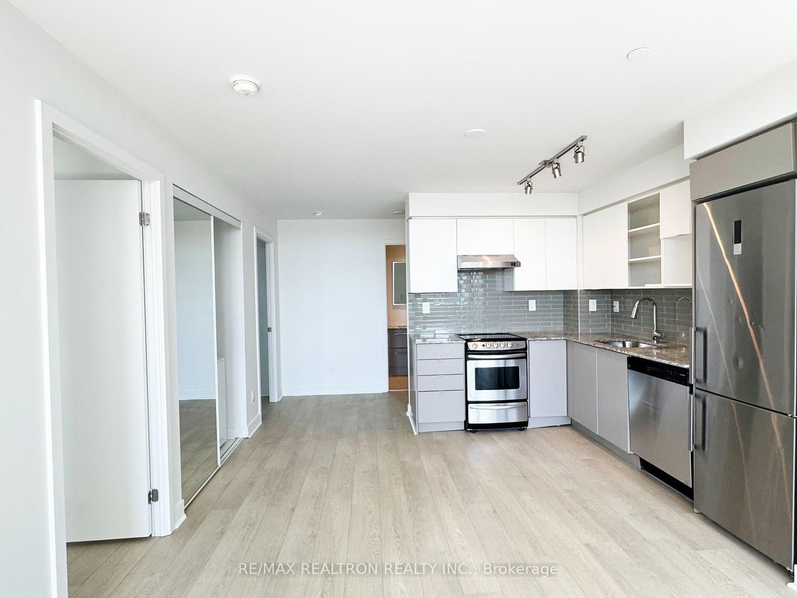 160 Flemington Road, Unit 715 thumbnail 4