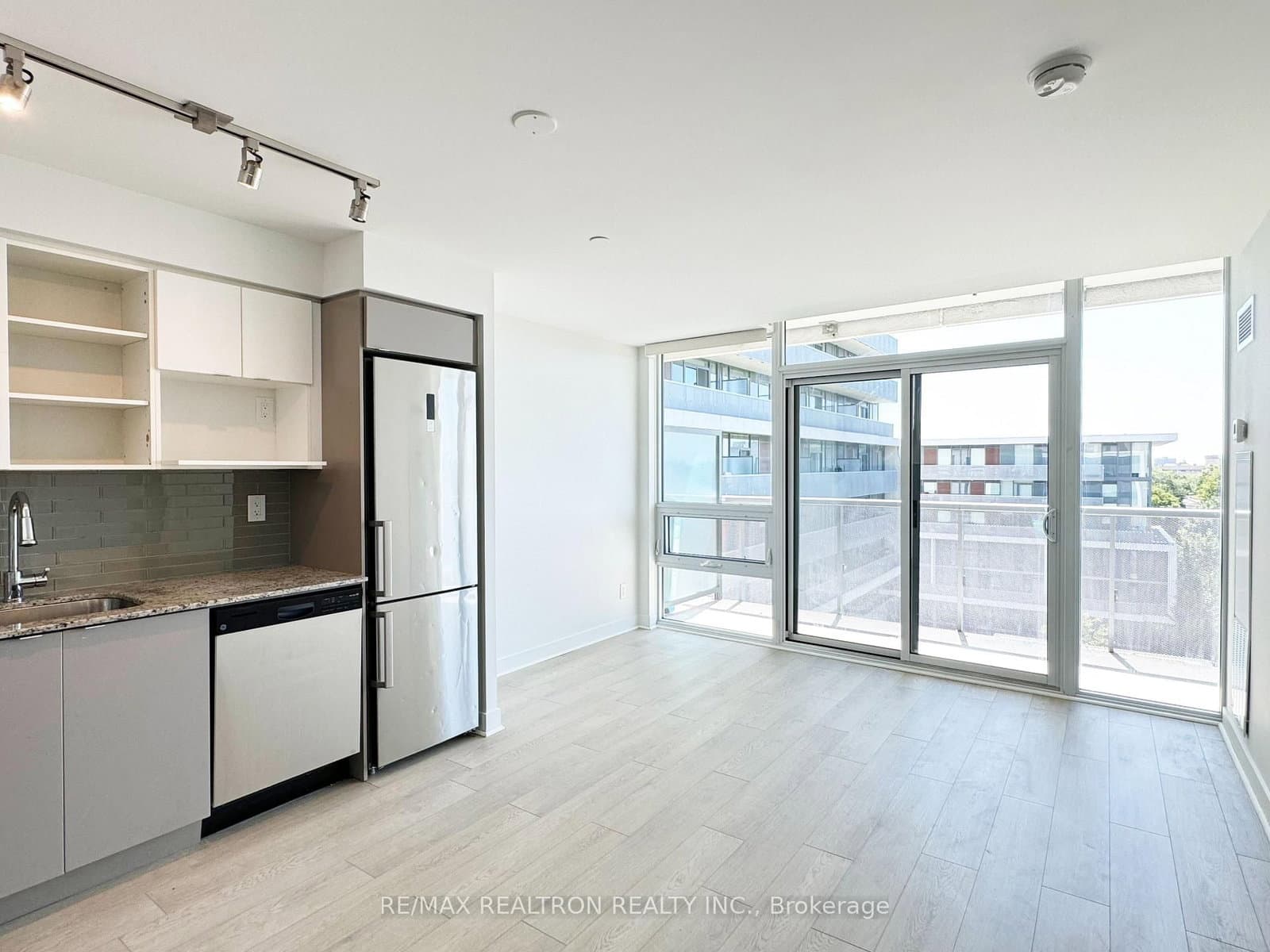 160 Flemington Road, Unit 715 thumbnail 5