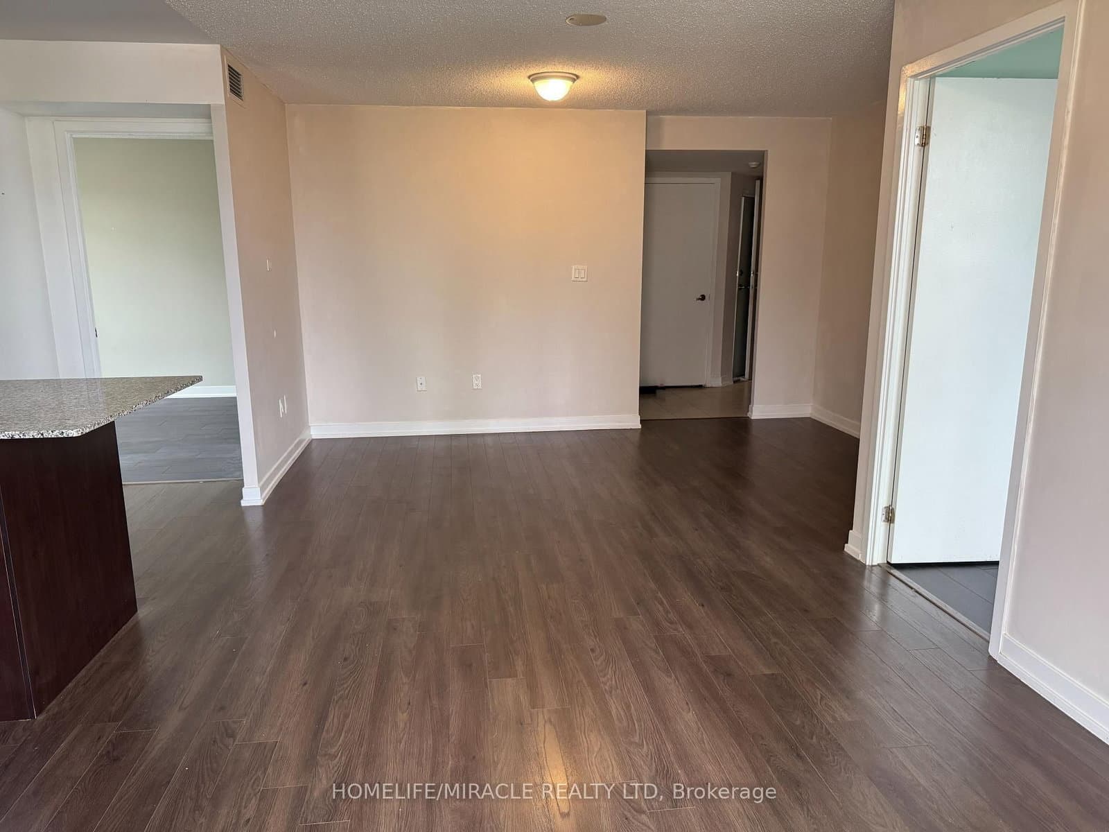 816 Lansdowne Avenue, Unit 423 thumbnail 12