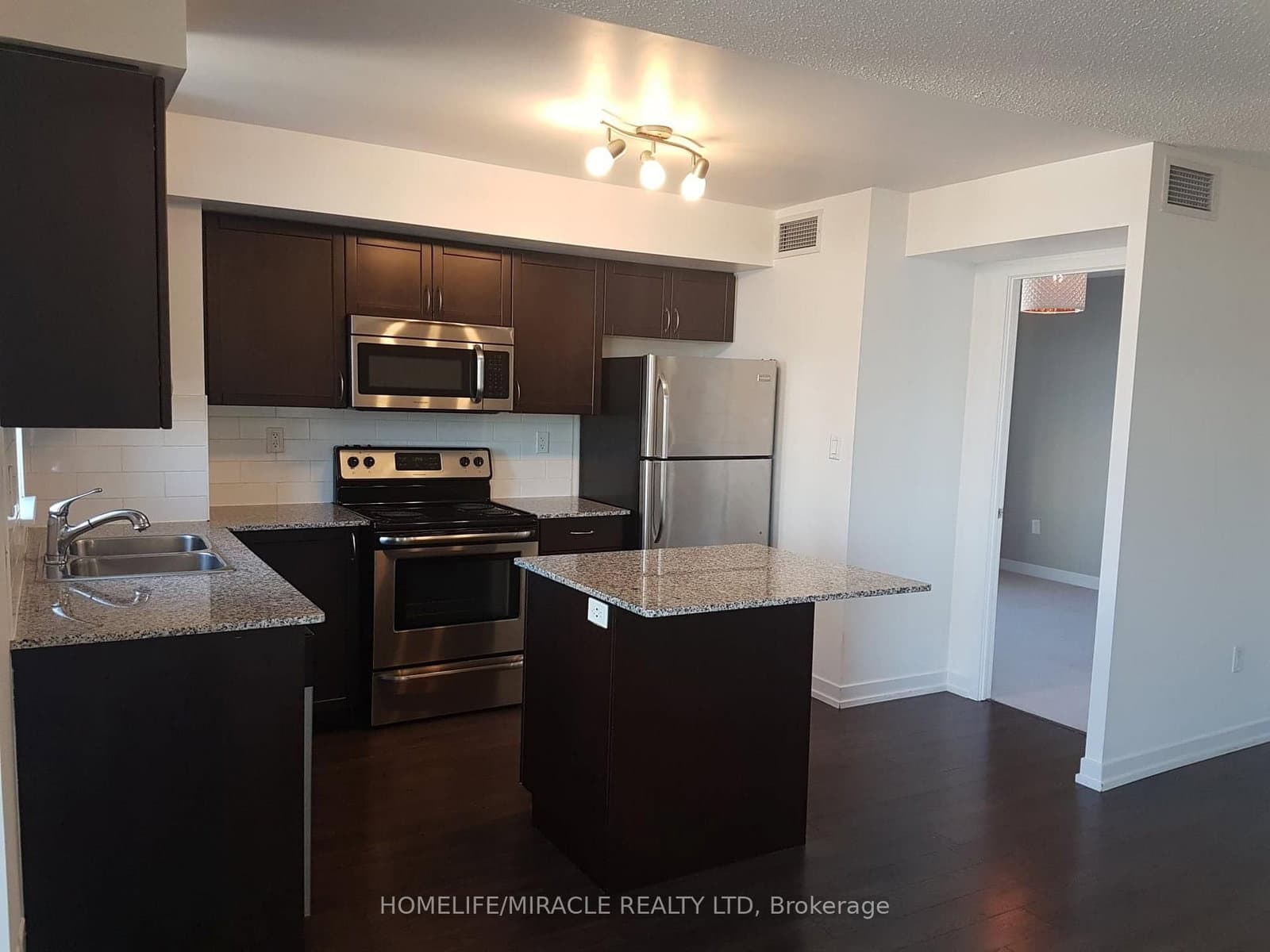 816 Lansdowne Avenue, Unit 423 thumbnail 13