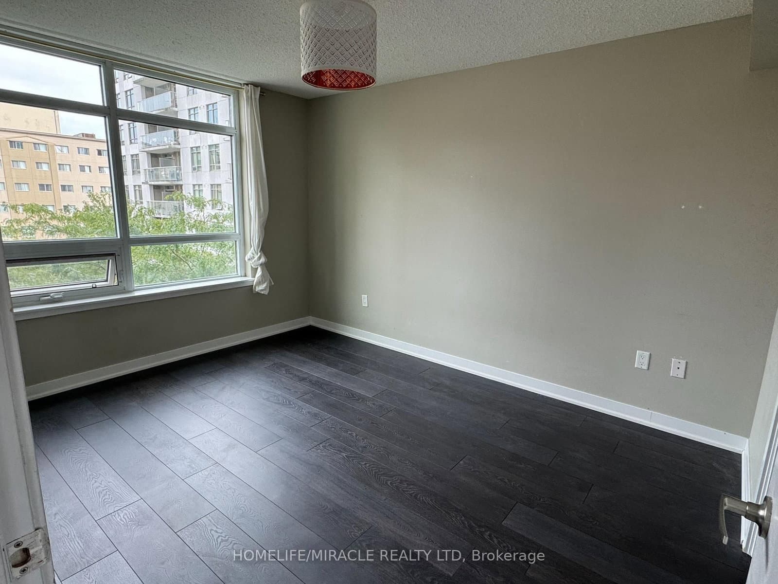816 Lansdowne Avenue, Unit 423 thumbnail 14