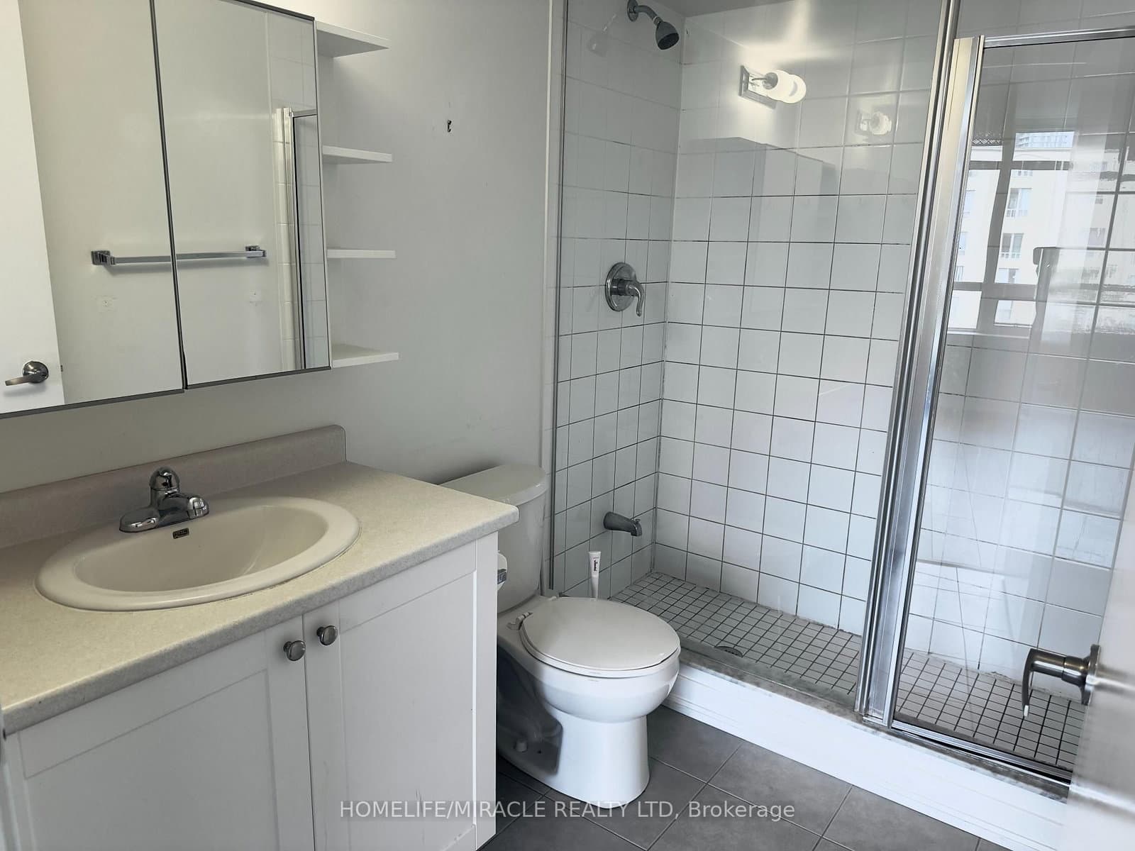 816 Lansdowne Avenue, Unit 423 thumbnail 15
