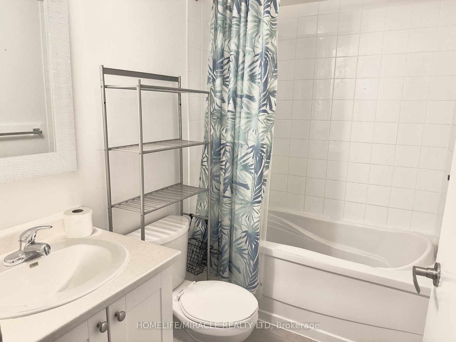 816 Lansdowne Avenue, Unit 423 thumbnail 5