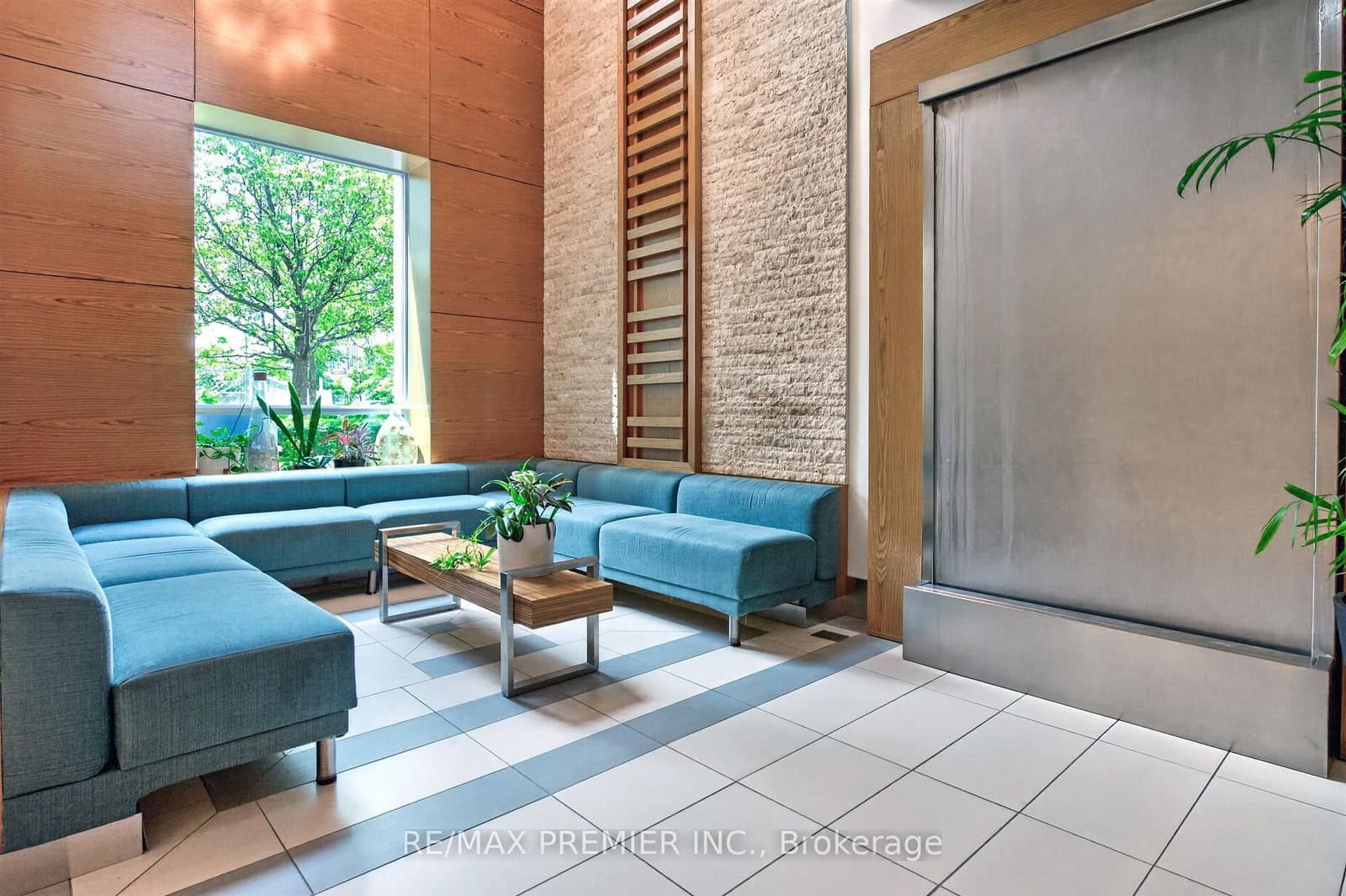 165 Legion Road N, Unit 2133 thumbnail 2