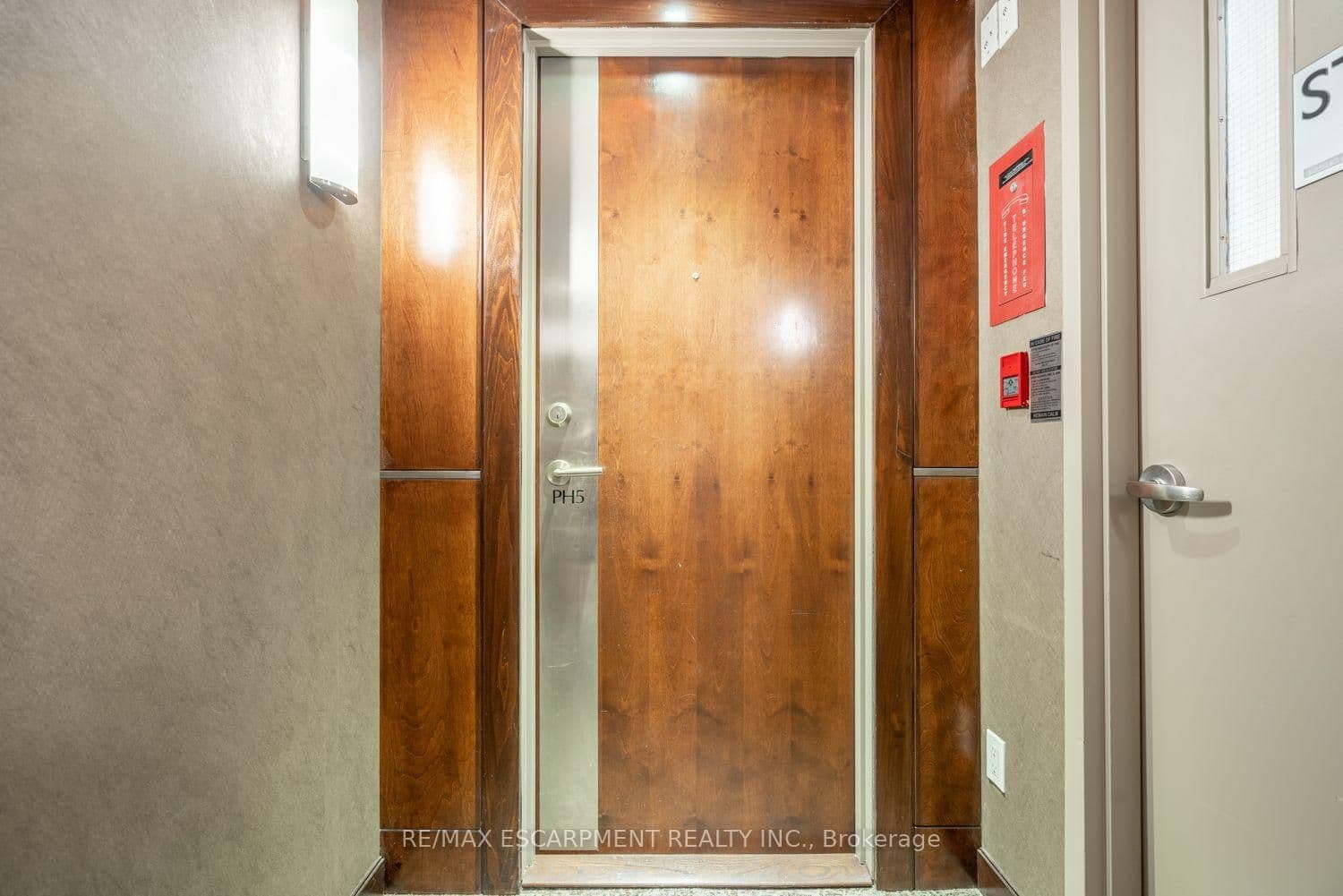 330 Burnhamthorpe Road, Unit PH5 thumbnail 35