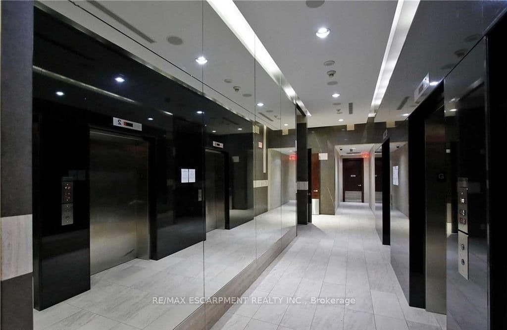 330 Burnhamthorpe Road, Unit PH5 thumbnail 37