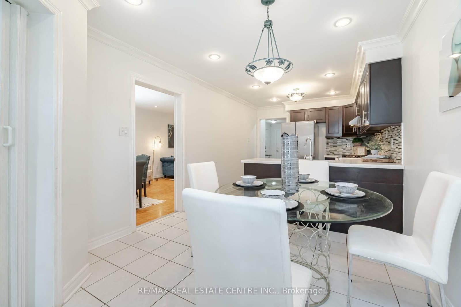 2485 Strathmore Crescent N thumbnail 13