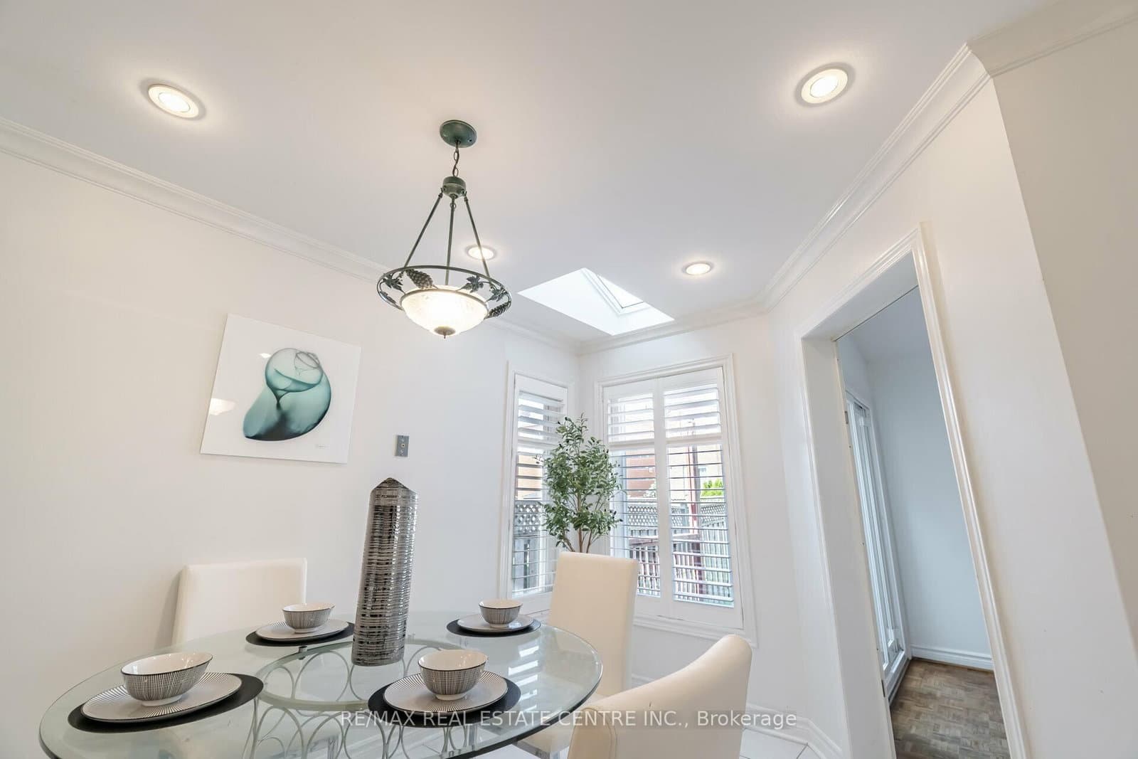 2485 Strathmore Crescent N thumbnail 15