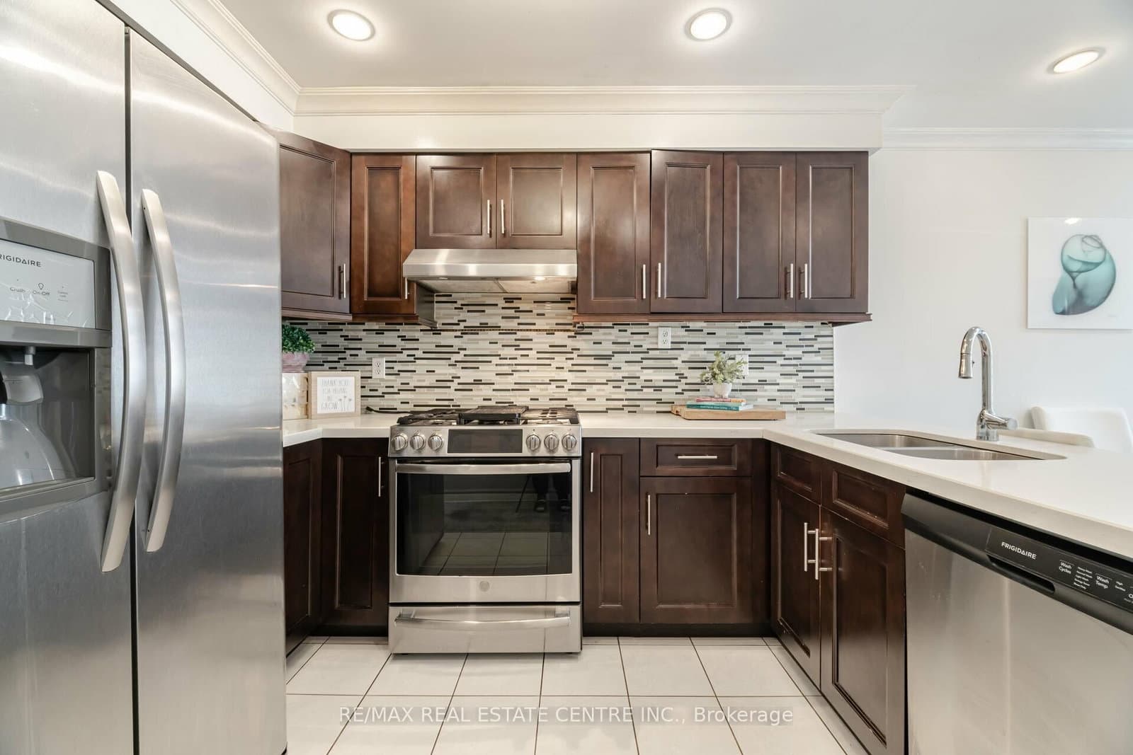 2485 Strathmore Crescent N thumbnail 18