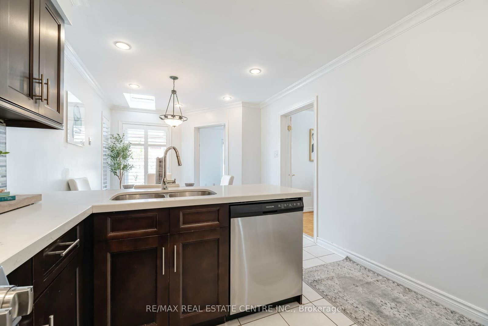 2485 Strathmore Crescent N thumbnail 19