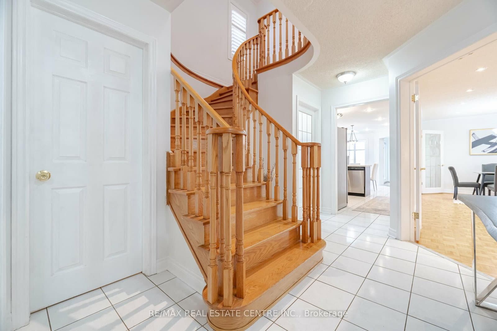 2485 Strathmore Crescent N thumbnail 25