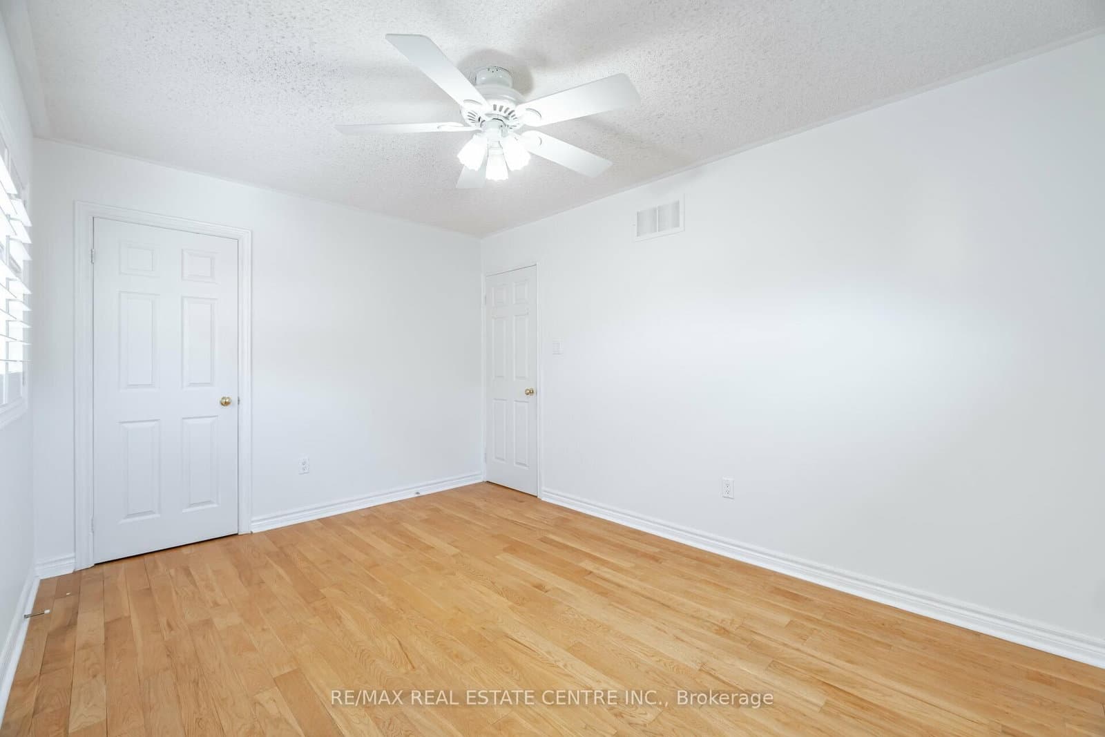 2485 Strathmore Crescent N thumbnail 33