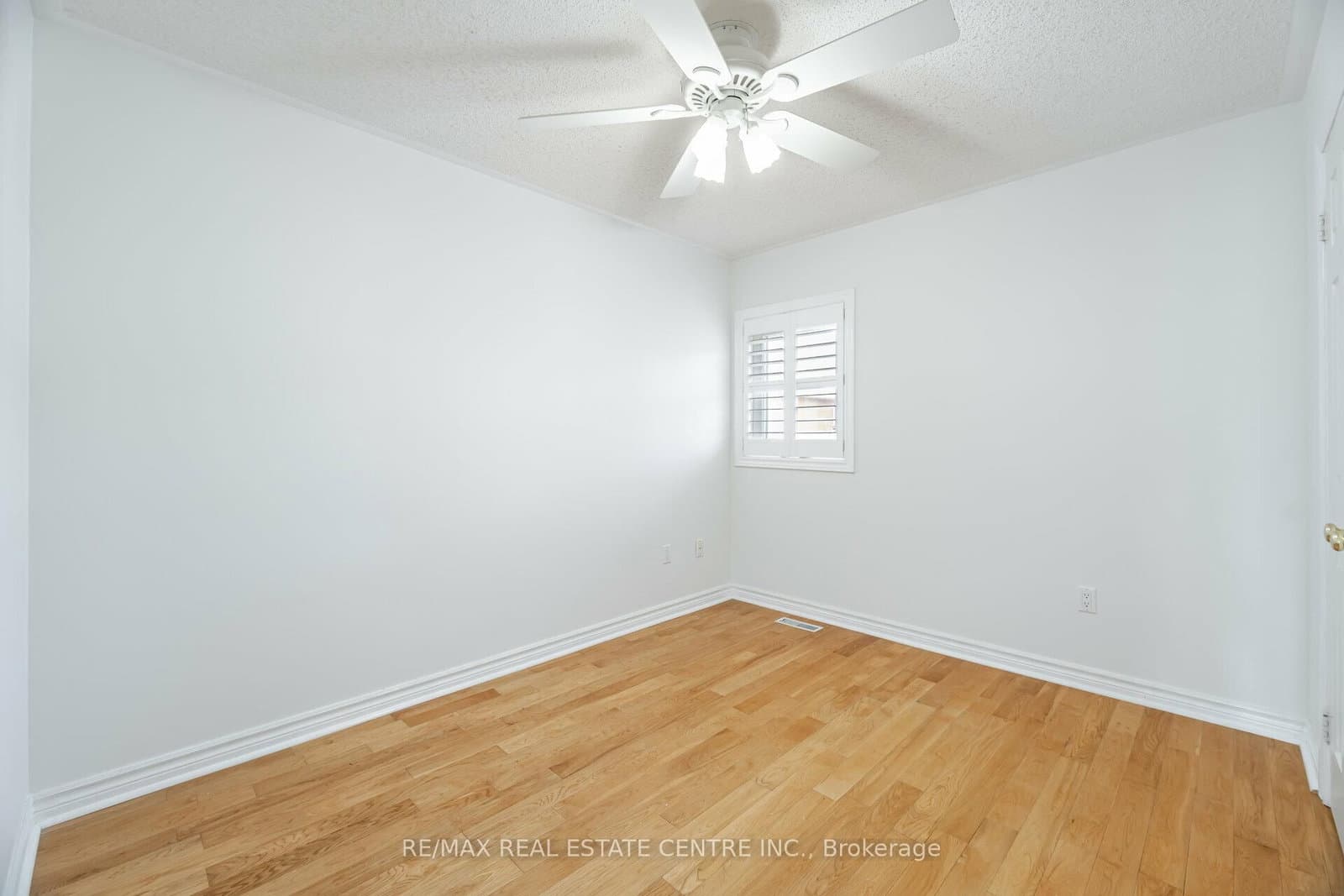 2485 Strathmore Crescent N thumbnail 34