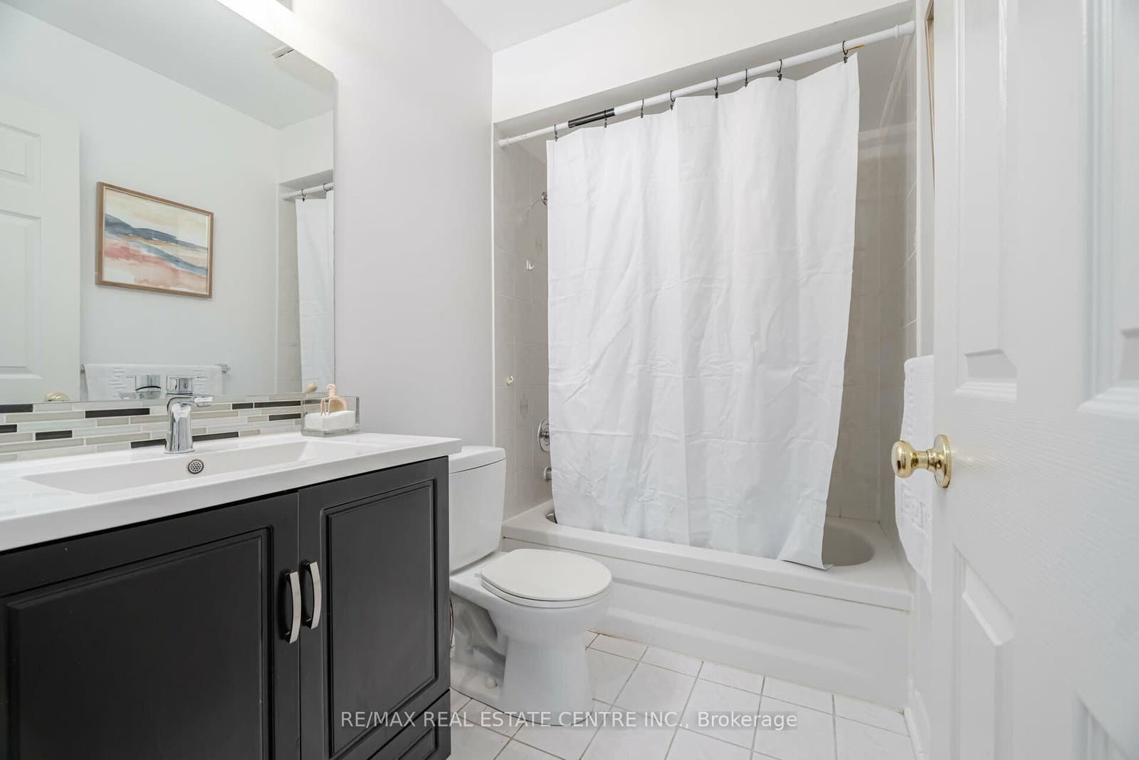 2485 Strathmore Crescent N thumbnail 38
