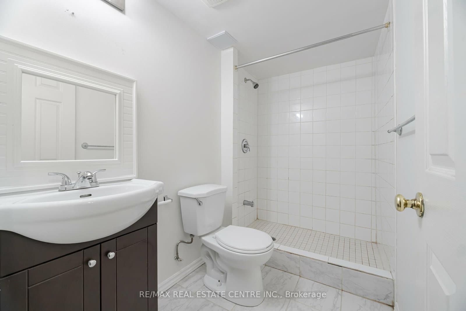 2485 Strathmore Crescent N thumbnail 44