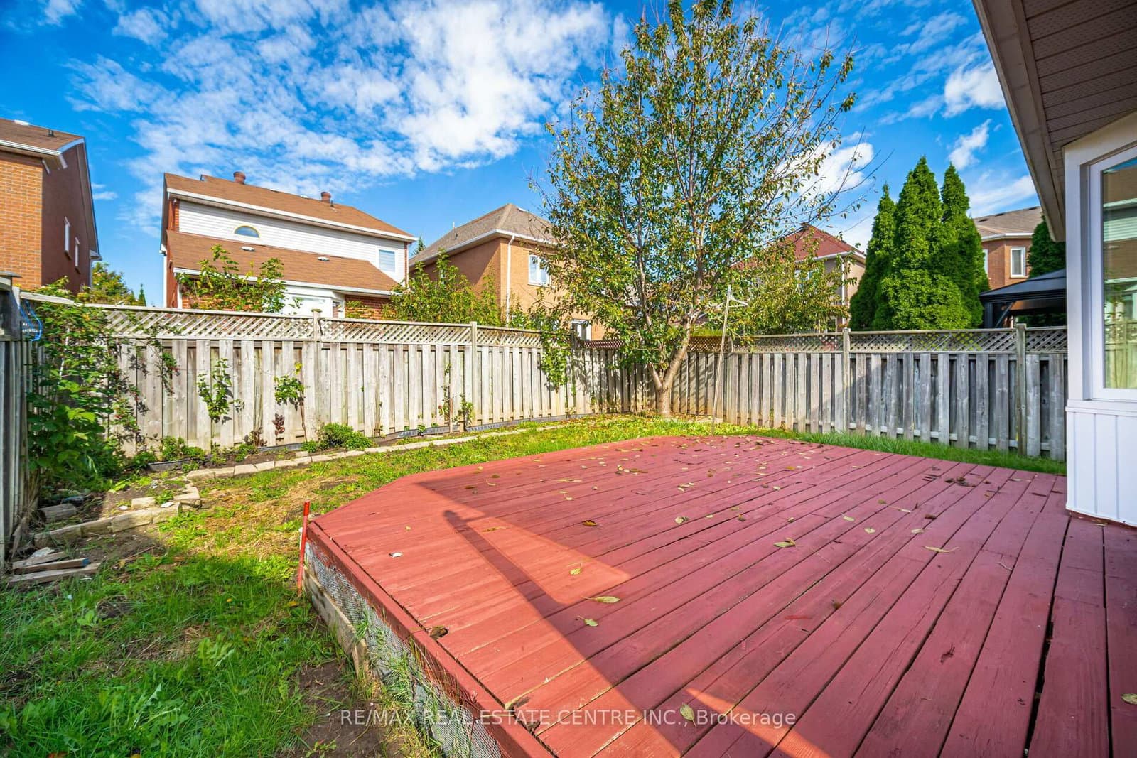 2485 Strathmore Crescent N thumbnail 47
