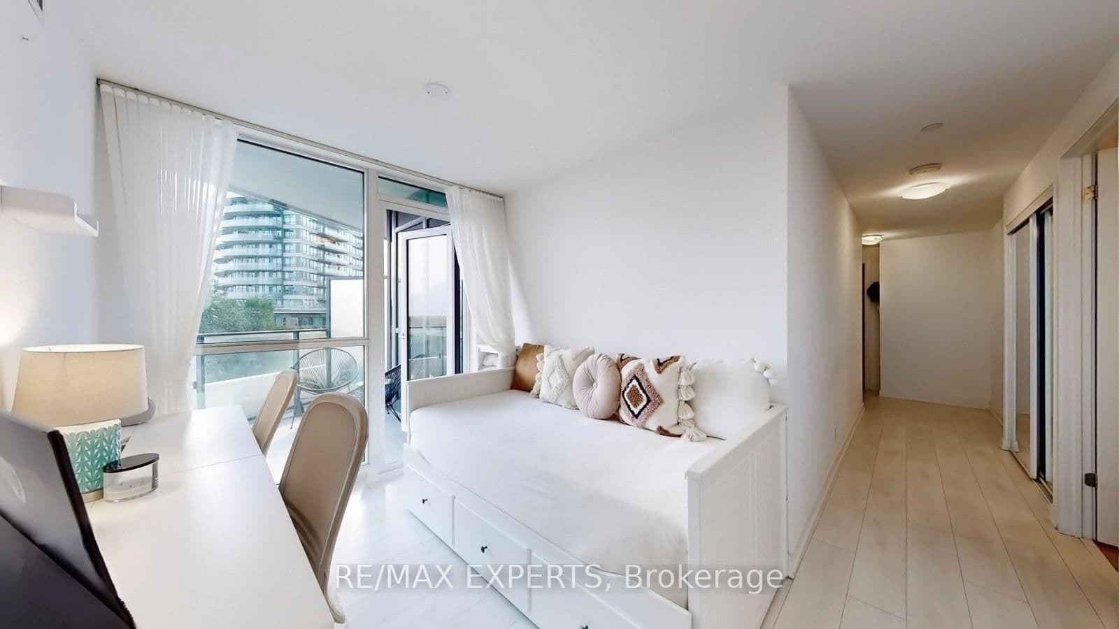 2212 Lakeshore Boulevard W, Unit 615 thumbnail 17