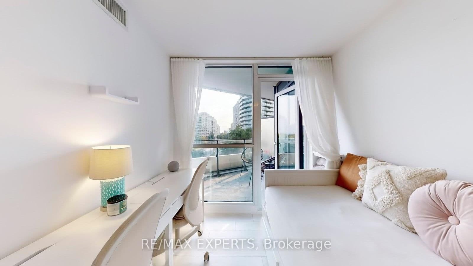 2212 Lakeshore Boulevard W, Unit 615 thumbnail 19