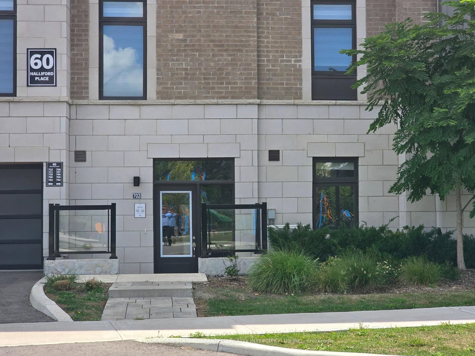 60 Halliford Place, Unit 702 thumbnail 2