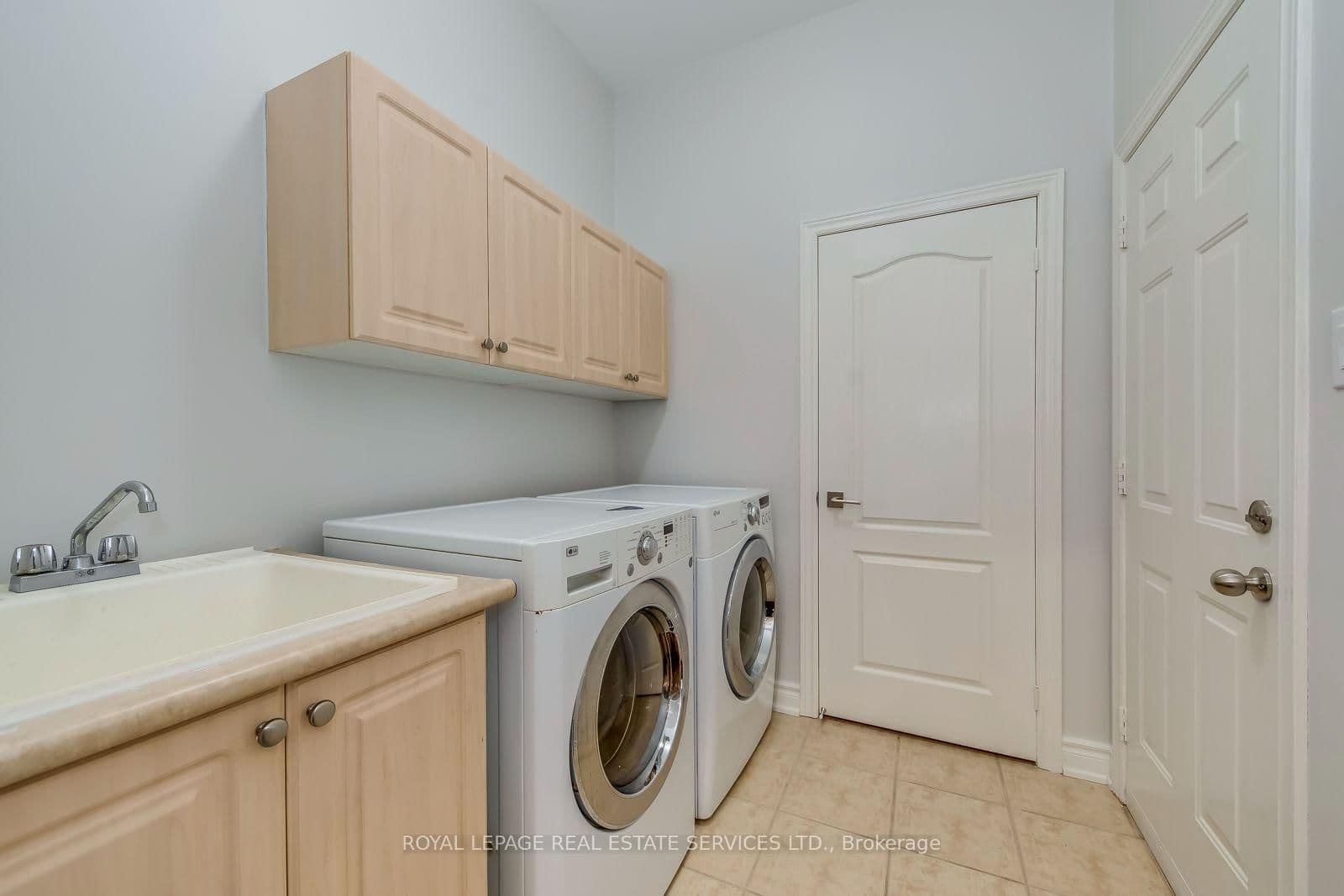 303 Burloak Drive thumbnail 27