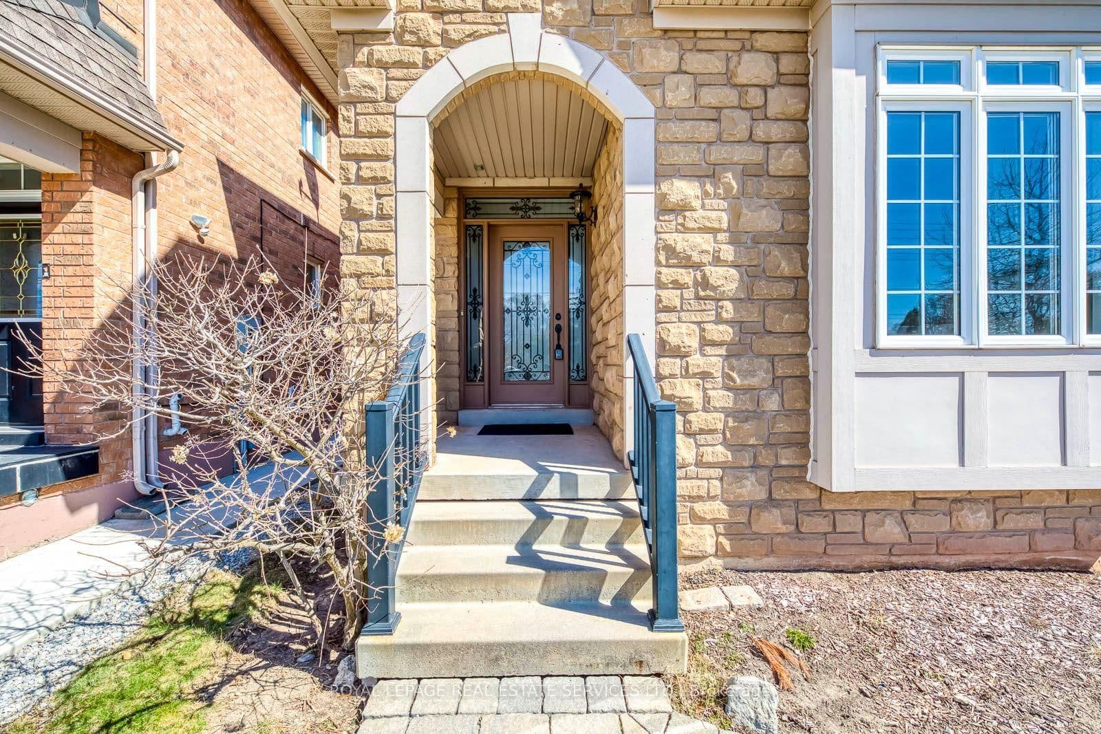 303 Burloak Drive thumbnail 3
