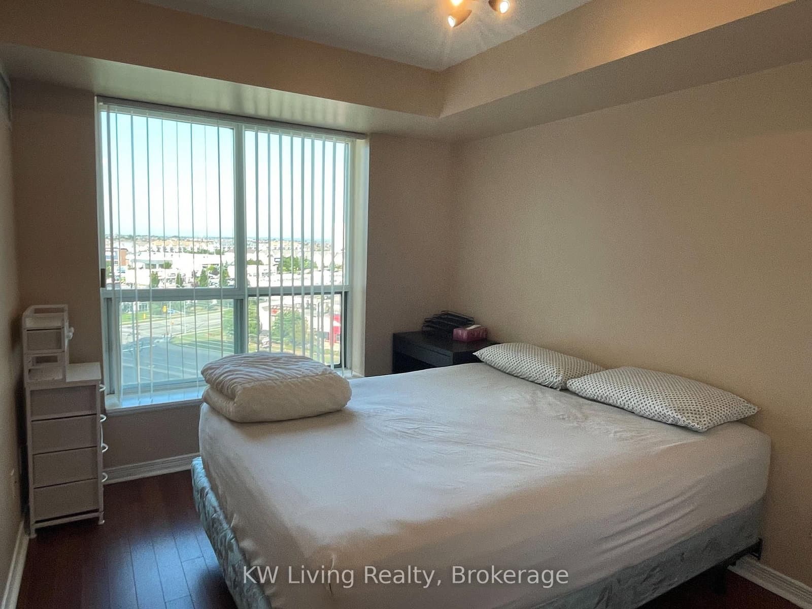 4889 Kimbermount Avenue, Unit 908 Room2 thumbnail 3