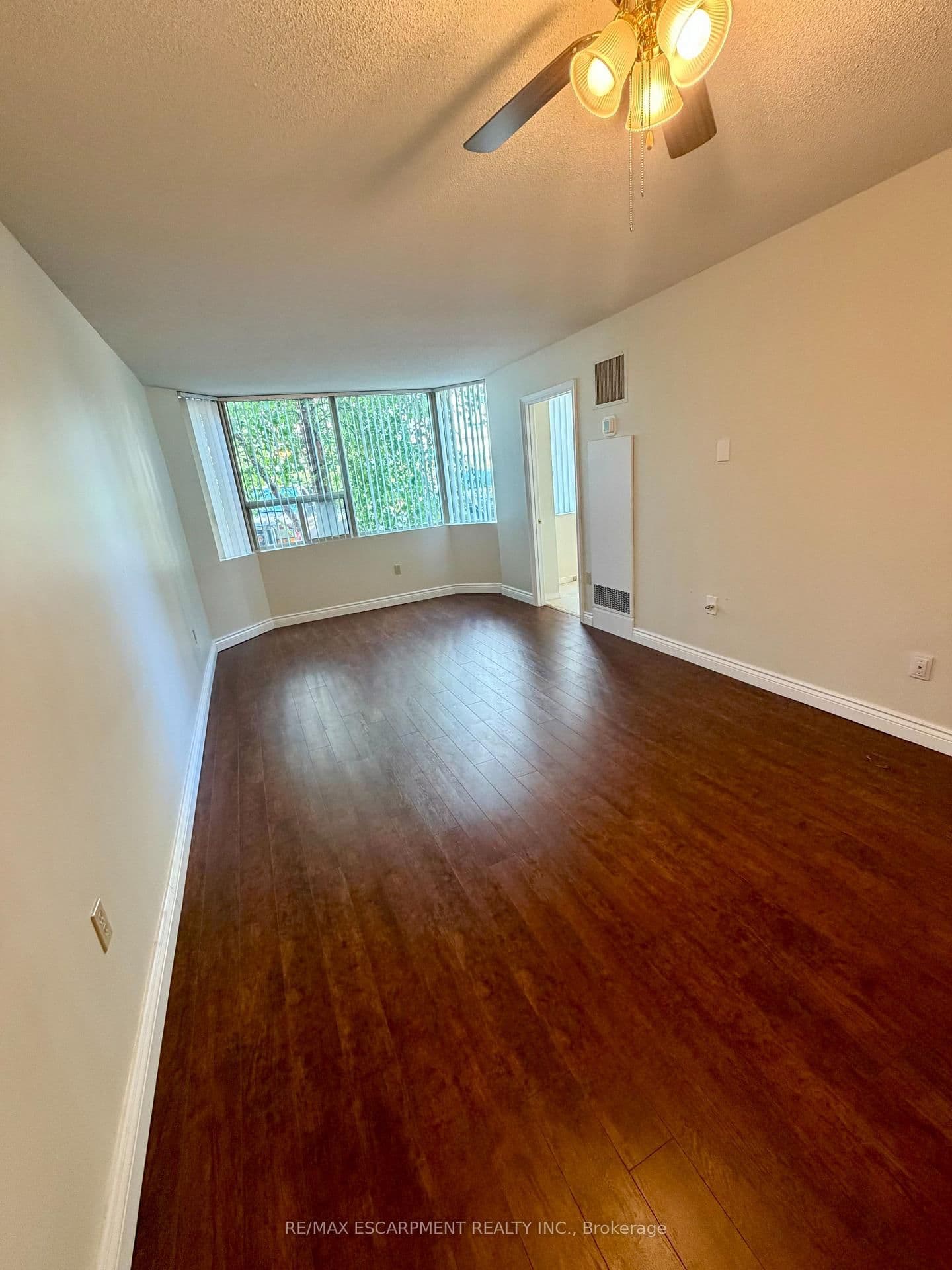 1270 Maple Crossing Boulevard E, Unit 103 thumbnail 11