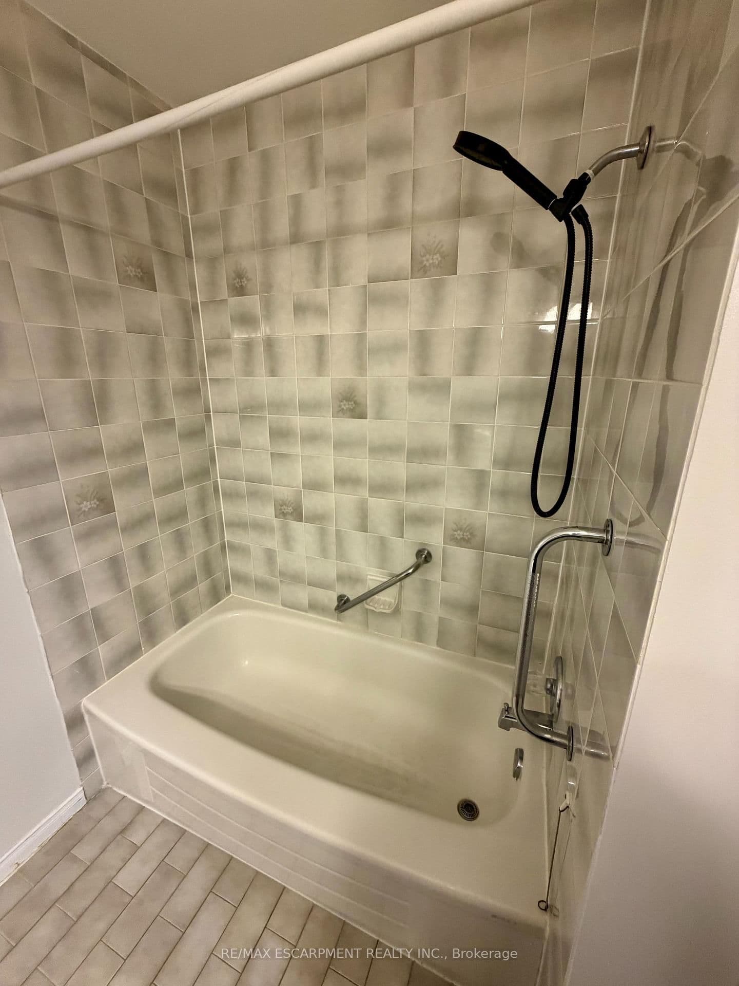 1270 Maple Crossing Boulevard E, Unit 103 thumbnail 20
