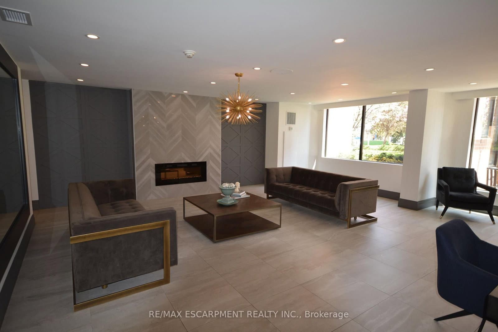 1270 Maple Crossing Boulevard E, Unit 103 thumbnail 25