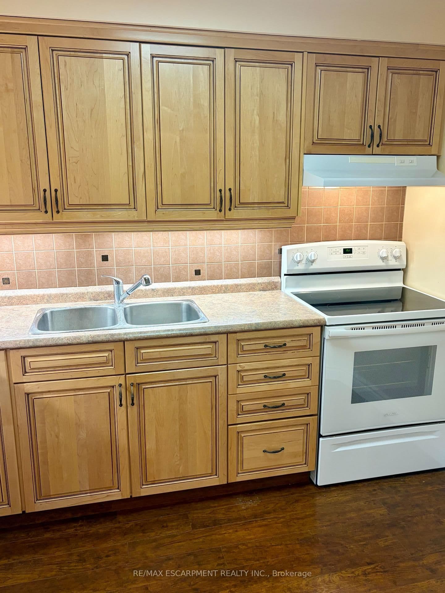 1270 Maple Crossing Boulevard E, Unit 103 thumbnail 8