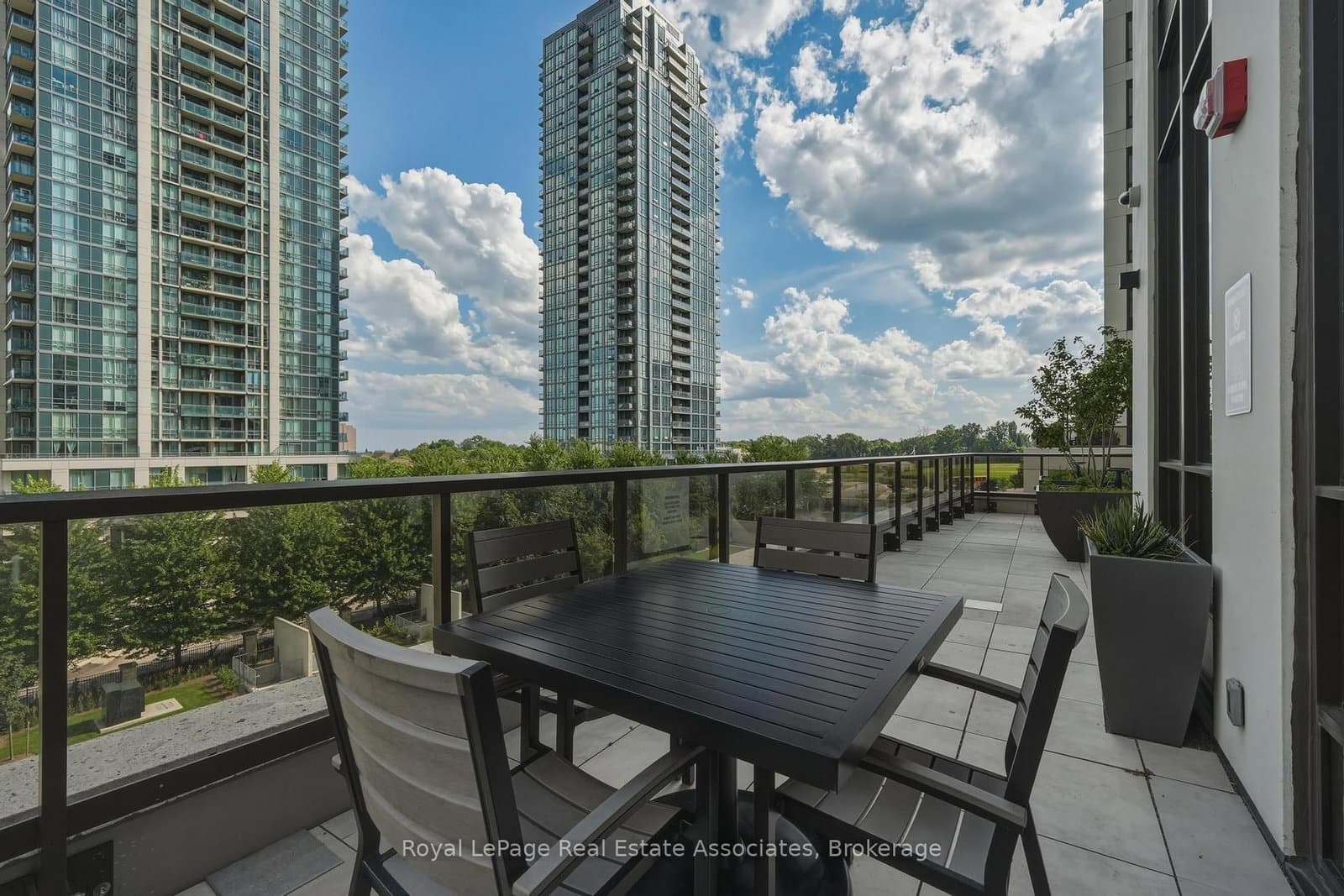 30 Elm Drive W, Unit 3306 thumbnail 33