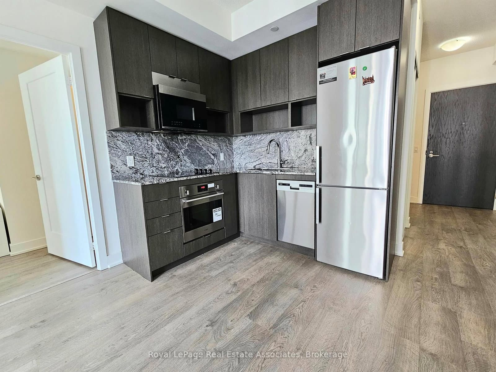 9 Mabelle Avenue, Unit 3019 thumbnail 2