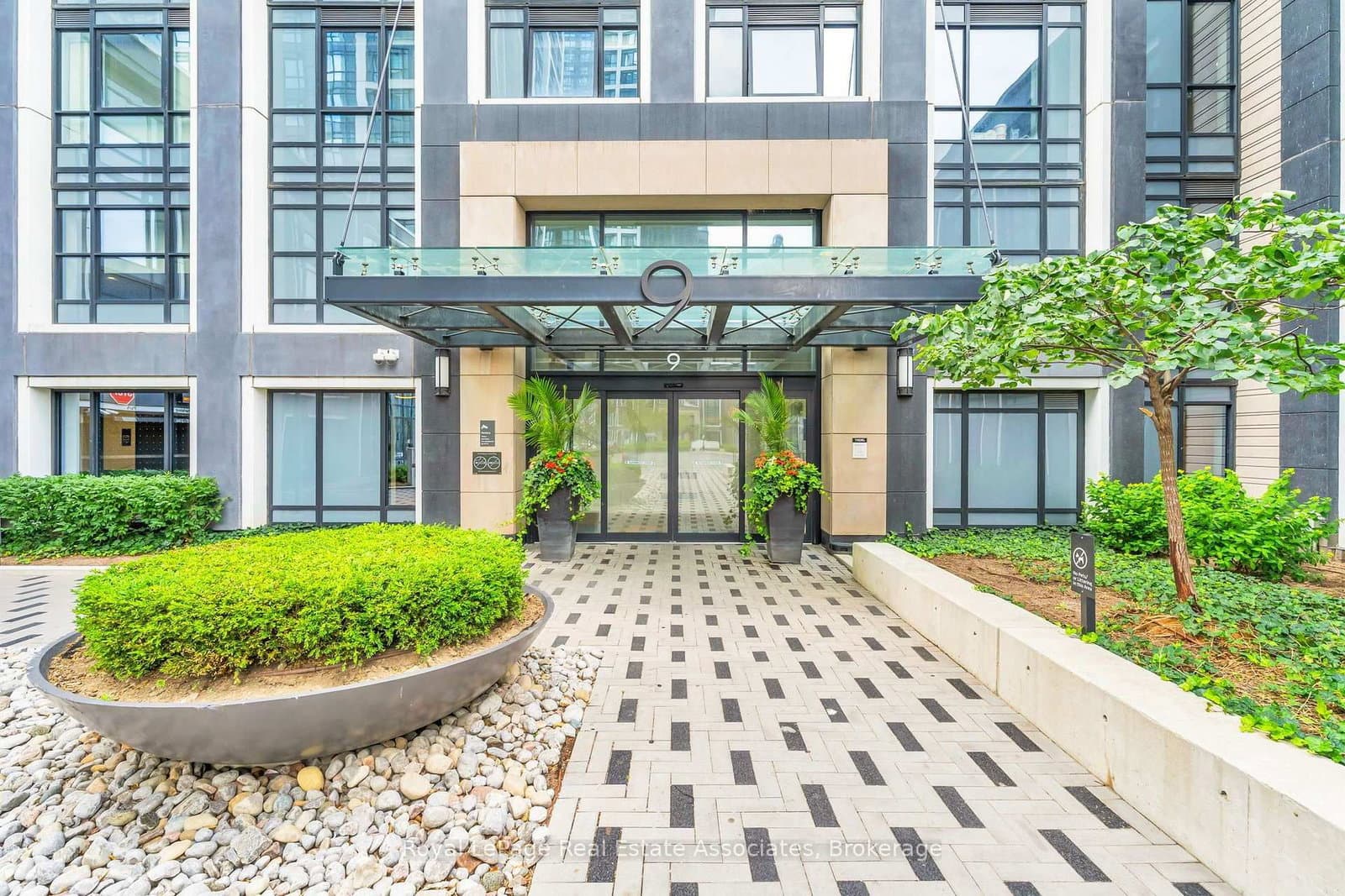 9 Mabelle Avenue, Unit 3019 thumbnail 35